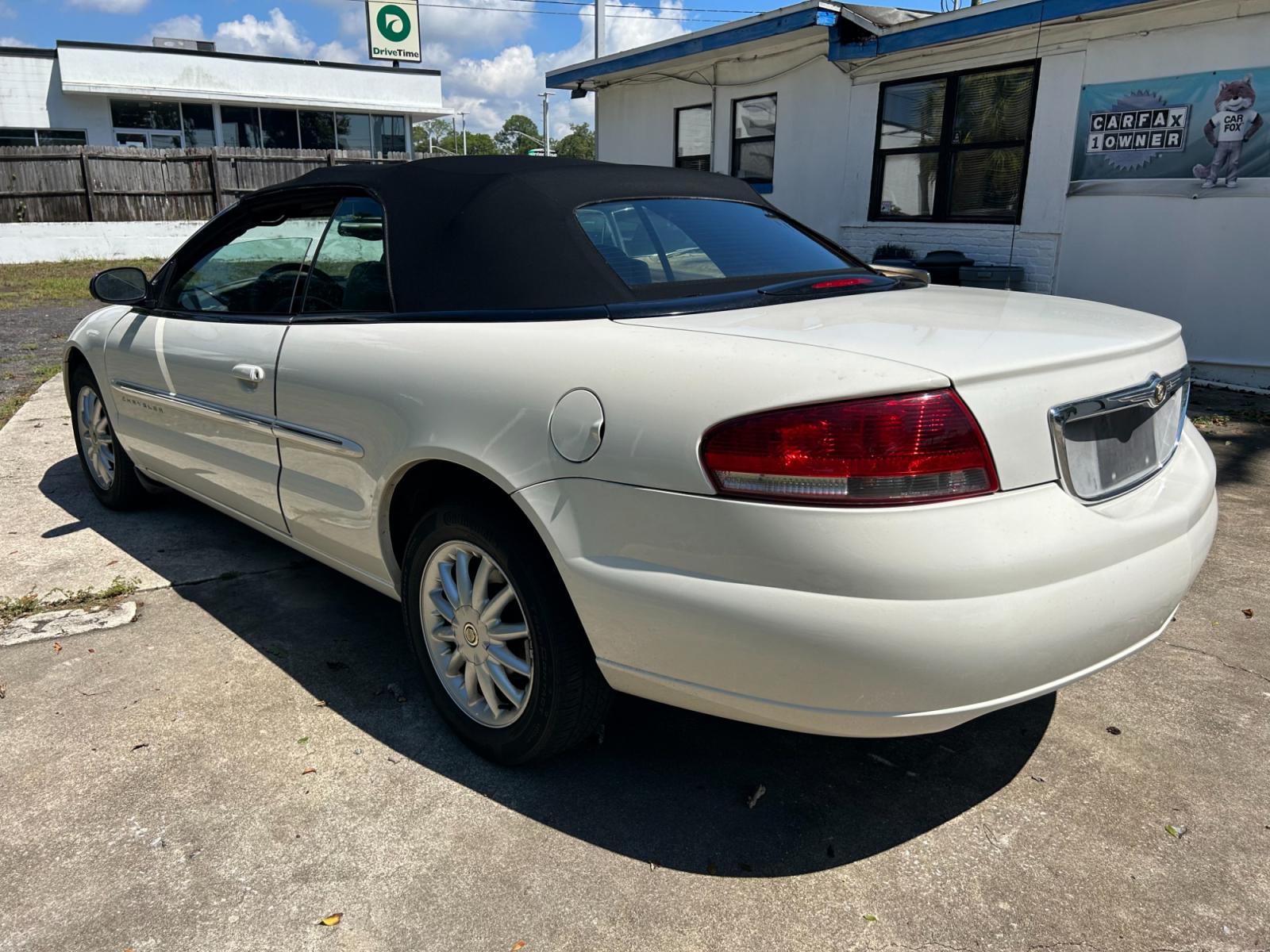 2001 /GRAY Chrysler Sebring LXi Convertible (1C3EL55U31N) with an 2.7L V6 DOHC 24V engine, 4-Speed Automatic Overdrive transmission, located at 1758 Cassat Ave., Jacksonville, FL, 32210, (904) 384-2799, 30.286720, -81.730652 - 2001 CHRYSLER SEBRING CONVERTIBLE LXI MODEL ONLY 135,403 MILES EXCELLENT CONDITION!!!! ICE COLD AIR CONDITIONING AUTOMATIC TRANSMISSION WELL MAINTAINED ONLY $3500.00 IF YOU WANNA ROLL WITH THE TOP DOWN THIS ONE IS EXTRA NICE!!! GREAT PRICE TOO!!!! CALL US @ 904-384-2799 IT WON'T LAST LONG - Photo #4