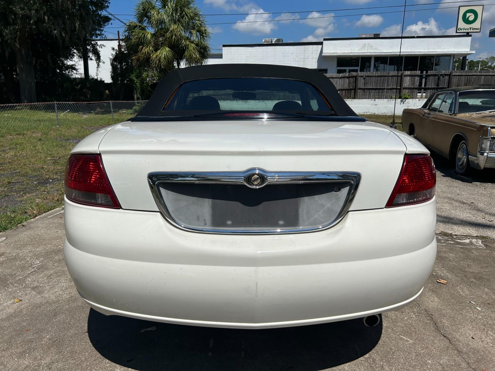 2001 /GRAY Chrysler Sebring LXi Convertible (1C3EL55U31N) with an 2.7L V6 DOHC 24V engine, 4-Speed Automatic Overdrive transmission, located at 1758 Cassat Ave., Jacksonville, FL, 32210, (904) 384-2799, 30.286720, -81.730652 - 2001 CHRYSLER SEBRING CONVERTIBLE LXI MODEL ONLY 135,403 MILES EXCELLENT CONDITION!!!! ICE COLD AIR CONDITIONING AUTOMATIC TRANSMISSION WELL MAINTAINED ONLY $3500.00 IF YOU WANNA ROLL WITH THE TOP DOWN THIS ONE IS EXTRA NICE!!! GREAT PRICE TOO!!!! CALL US @ 904-384-2799 IT WON'T LAST LONG - Photo #5