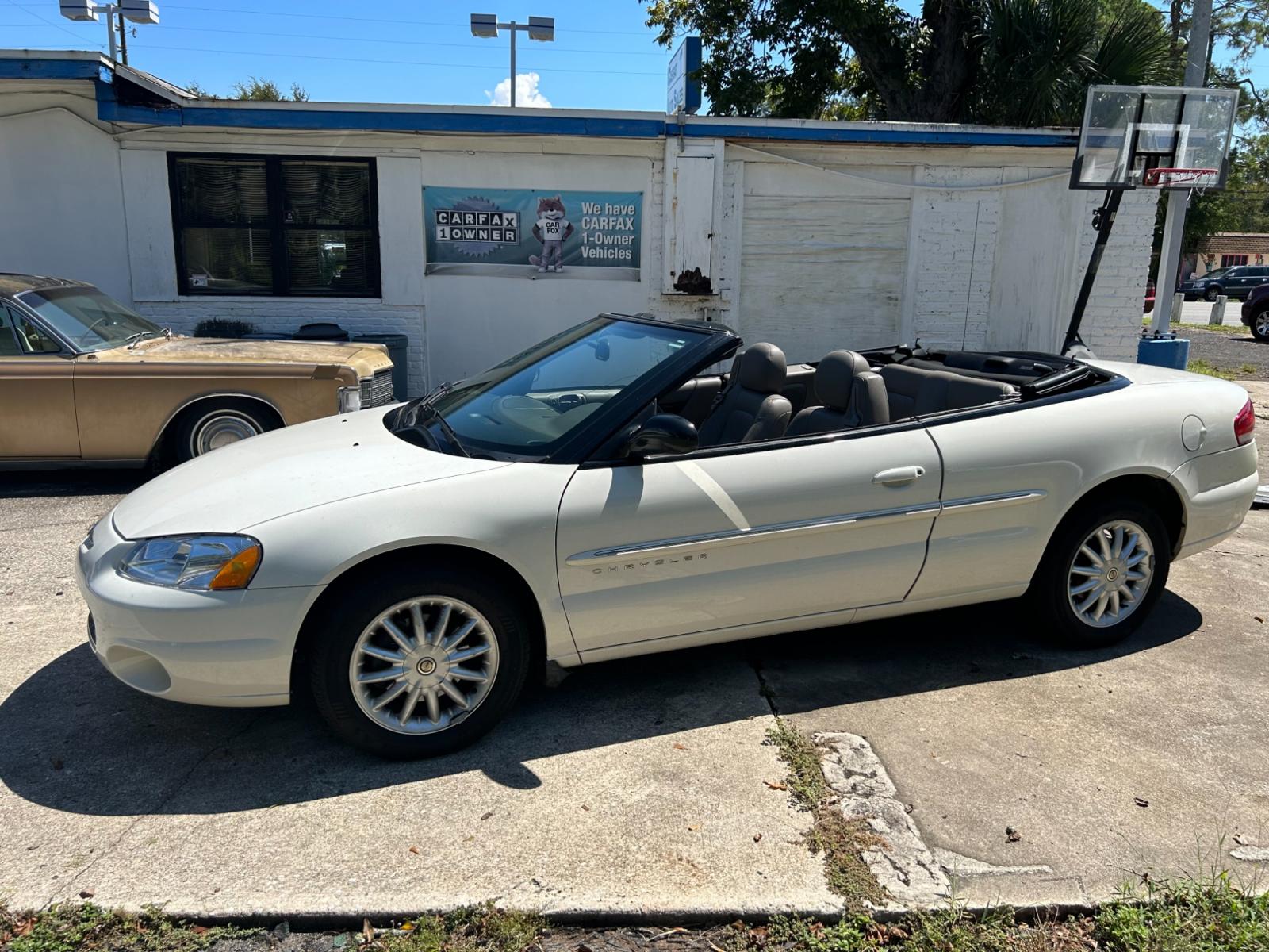 2001 /GRAY Chrysler Sebring LXi Convertible (1C3EL55U31N) with an 2.7L V6 DOHC 24V engine, 4-Speed Automatic Overdrive transmission, located at 1758 Cassat Ave., Jacksonville, FL, 32210, (904) 384-2799, 30.286720, -81.730652 - 2001 CHRYSLER SEBRING CONVERTIBLE LXI MODEL ONLY 135,403 MILES EXCELLENT CONDITION!!!! ICE COLD AIR CONDITIONING AUTOMATIC TRANSMISSION WELL MAINTAINED ONLY $3500.00 IF YOU WANNA ROLL WITH THE TOP DOWN THIS ONE IS EXTRA NICE!!! GREAT PRICE TOO!!!! CALL US @ 904-384-2799 IT WON'T LAST LONG - Photo #21