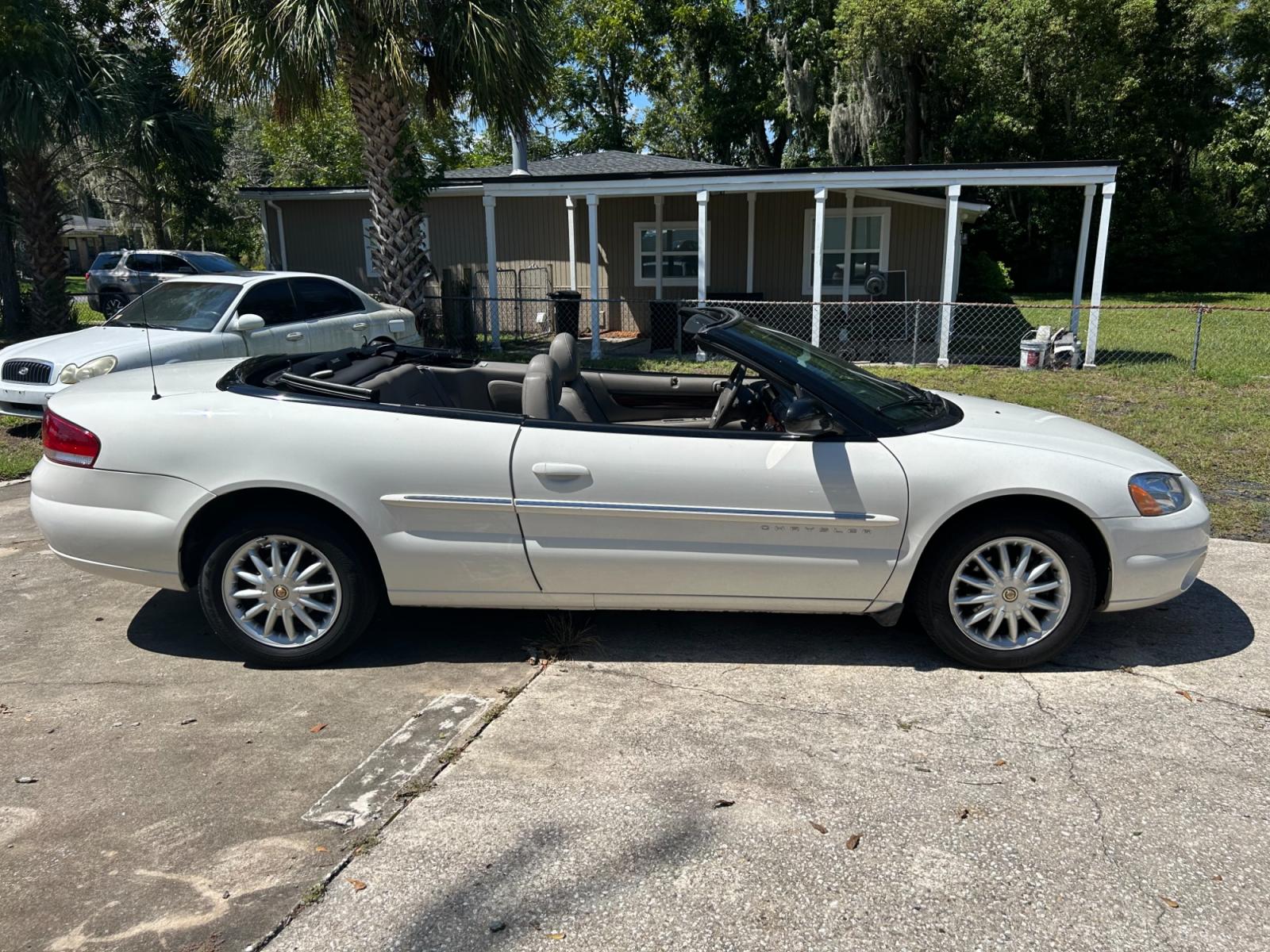 2001 /GRAY Chrysler Sebring LXi Convertible (1C3EL55U31N) with an 2.7L V6 DOHC 24V engine, 4-Speed Automatic Overdrive transmission, located at 1758 Cassat Ave., Jacksonville, FL, 32210, (904) 384-2799, 30.286720, -81.730652 - 2001 CHRYSLER SEBRING CONVERTIBLE LXI MODEL ONLY 135,403 MILES EXCELLENT CONDITION!!!! ICE COLD AIR CONDITIONING AUTOMATIC TRANSMISSION WELL MAINTAINED ONLY $3500.00 IF YOU WANNA ROLL WITH THE TOP DOWN THIS ONE IS EXTRA NICE!!! GREAT PRICE TOO!!!! CALL US @ 904-384-2799 IT WON'T LAST LONG - Photo #23