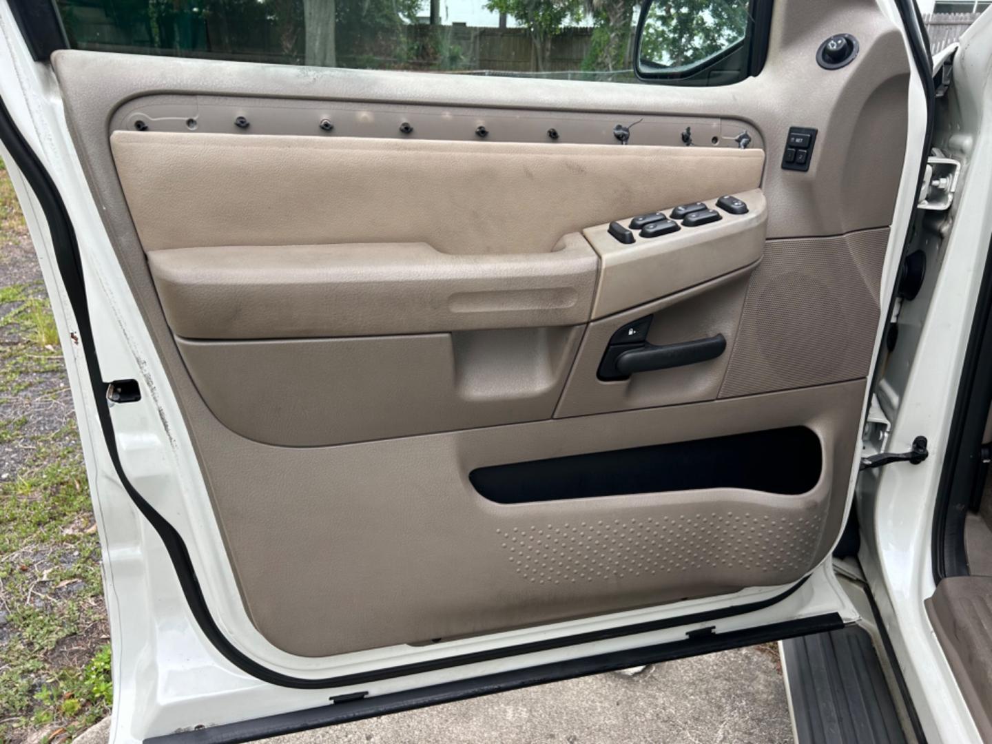 2003 Ford Explorer (1FMDU65W53Z) , located at 1758 Cassat Ave., Jacksonville, FL, 32210, (904) 384-2799, 30.286720, -81.730652 - REDUCED!!!!!!!*****CASH SPECIAL*****$2500.00 PLUS TAX, TAG, AND TITLE*****2003 FORD EXPLORER LIMITED MODEL 225,906 MILES LOOKS AND RUNS GREAT!!! LEATHER SUNROOF AUTOMATIC TRANSMISSION ALLOYS RUNNING BOARDS 4,6L V8 THIS IS ANOTHER GREAT DEAL CALL NOW @ 904-384-2799 BEFORE IT'S SOLD! - Photo#6