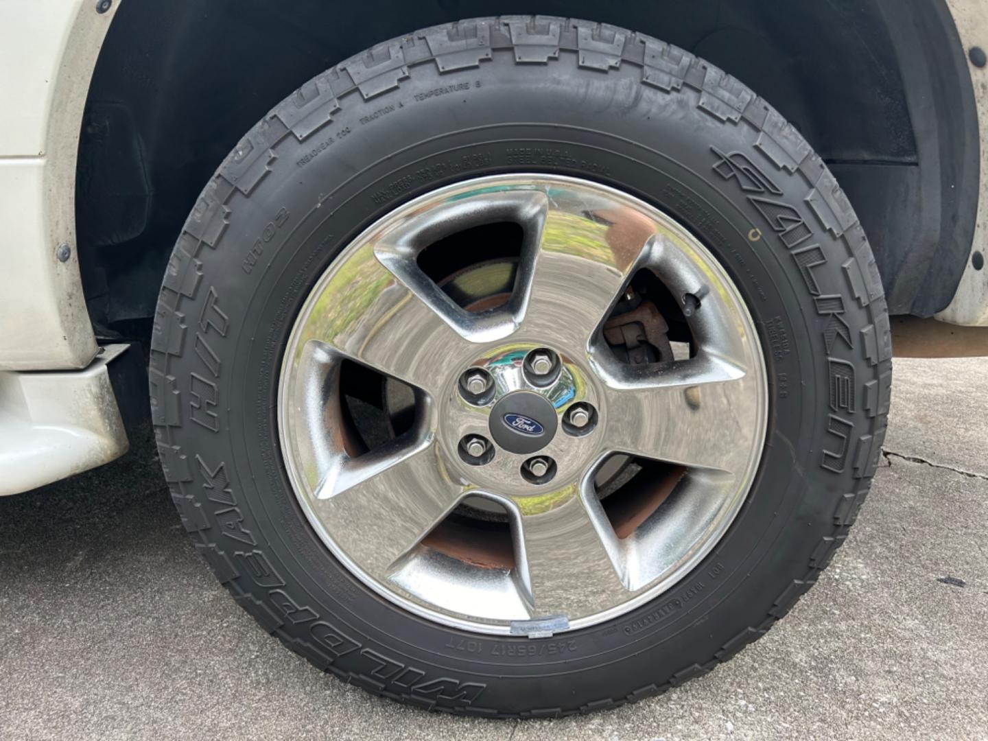 2003 Ford Explorer (1FMDU65W53Z) , located at 1758 Cassat Ave., Jacksonville, FL, 32210, (904) 384-2799, 30.286720, -81.730652 - REDUCED!!!!!!!*****CASH SPECIAL*****$2500.00 PLUS TAX, TAG, AND TITLE*****2003 FORD EXPLORER LIMITED MODEL 225,906 MILES LOOKS AND RUNS GREAT!!! LEATHER SUNROOF AUTOMATIC TRANSMISSION ALLOYS RUNNING BOARDS 4,6L V8 THIS IS ANOTHER GREAT DEAL CALL NOW @ 904-384-2799 BEFORE IT'S SOLD! - Photo#29