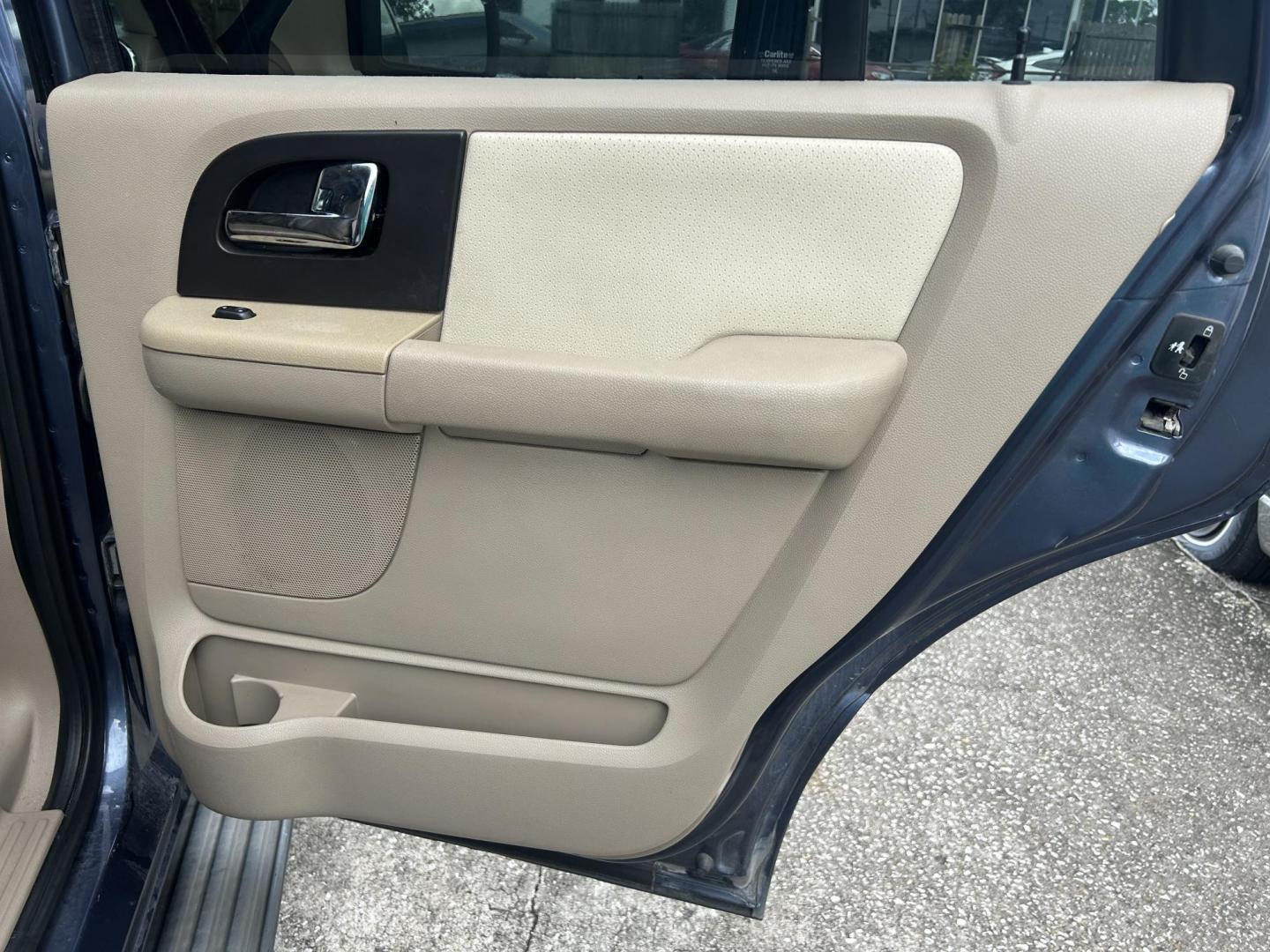 2006 Ford Expedition XLT 2WD (1FMPU155X6L) with an 5.4L V8 SOHC 16V engine, 4-Speed Automatic Overdrive transmission, located at 1758 Cassat Ave., Jacksonville, FL, 32210, (904) 384-2799, 30.286720, -81.730652 - CASH SPECIAL*****$3499.00 PLUS TAX, TAG, AND TITLE*****2006 FORD EXPEDITION XLT 7 PASSENGER LEATHER ALLOYS RUNNING BOARDS 206,704 MILES EXTRA CLEAN ICE-COLD-AIR-CONDITIONING RUNS GREAT CALL TODAY @ 904-384-2799 - Photo#17