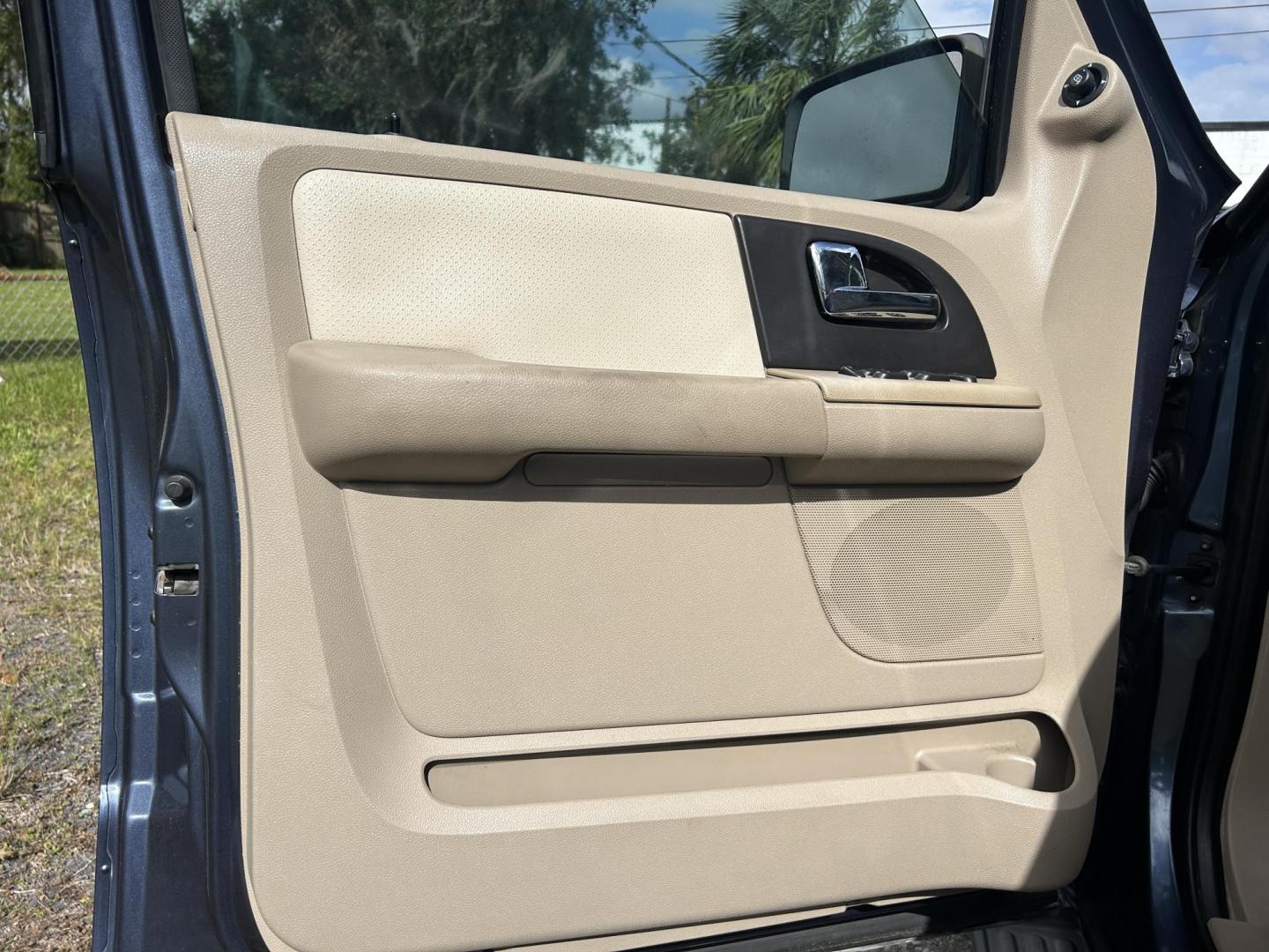 2006 Ford Expedition XLT 2WD (1FMPU155X6L) with an 5.4L V8 SOHC 16V engine, 4-Speed Automatic Overdrive transmission, located at 1758 Cassat Ave., Jacksonville, FL, 32210, (904) 384-2799, 30.286720, -81.730652 - CASH SPECIAL*****$3499.00 PLUS TAX, TAG, AND TITLE*****2006 FORD EXPEDITION XLT 7 PASSENGER LEATHER ALLOYS RUNNING BOARDS 206,704 MILES EXTRA CLEAN ICE-COLD-AIR-CONDITIONING RUNS GREAT CALL TODAY @ 904-384-2799 - Photo#7
