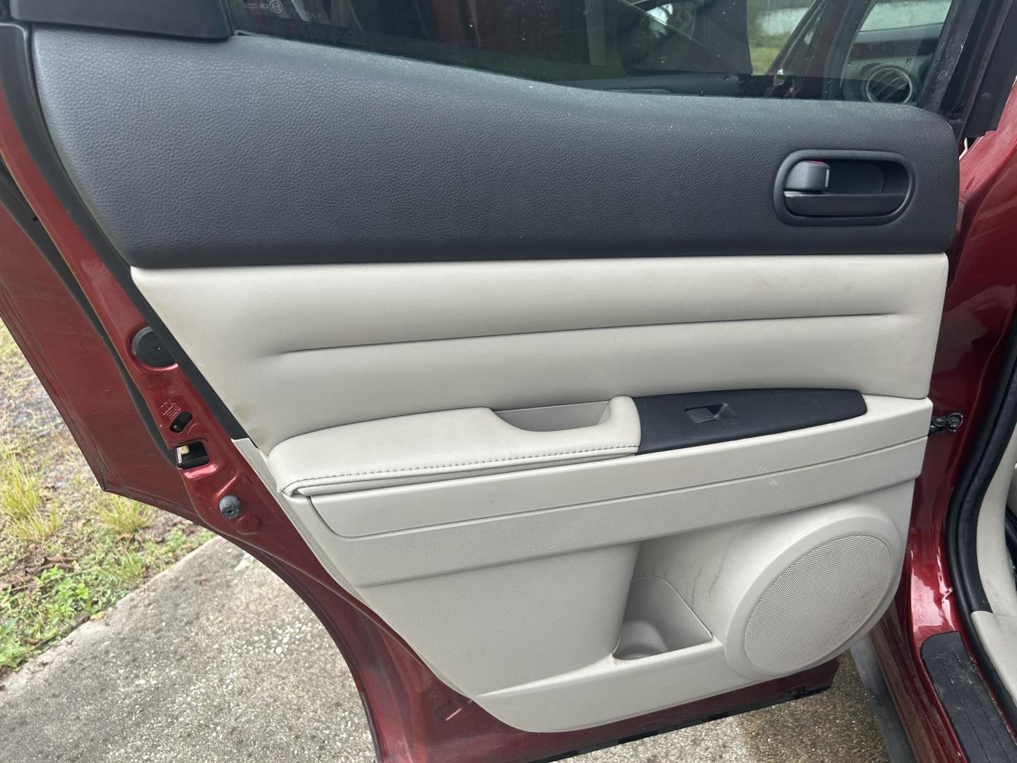 2011 Mazda CX-7 i SV (JM3ER2A59B0) with an 2.5L L4 DOHC 16V engine, 5-Speed Automatic transmission, located at 1758 Cassat Ave., Jacksonville, FL, 32210, (904) 384-2799, 30.286720, -81.730652 - *****CASH DEAL*****2011 MAZDA CX-7 $3799.00 PLUS TAX, TAG, AND TITLE 227,391 MILES RUNS GREAT ALLOYS POWER EQUIPMENT TINT REMOTE KEYLESS ENTRY CALL US TODAY @ 904-384-2799 WE DEAL!!!!! - Photo#10