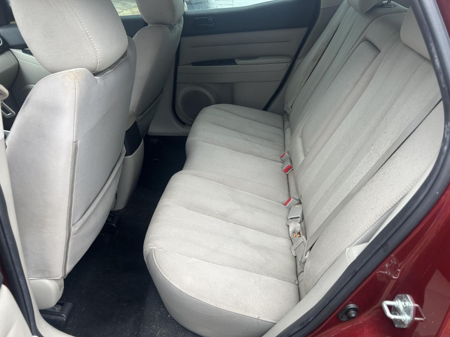 2011 Mazda CX-7 i SV (JM3ER2A59B0) with an 2.5L L4 DOHC 16V engine, 5-Speed Automatic transmission, located at 1758 Cassat Ave., Jacksonville, FL, 32210, (904) 384-2799, 30.286720, -81.730652 - *****CASH DEAL*****2011 MAZDA CX-7 $3799.00 PLUS TAX, TAG, AND TITLE 227,391 MILES RUNS GREAT ALLOYS POWER EQUIPMENT TINT REMOTE KEYLESS ENTRY CALL US TODAY @ 904-384-2799 WE DEAL!!!!! - Photo#11
