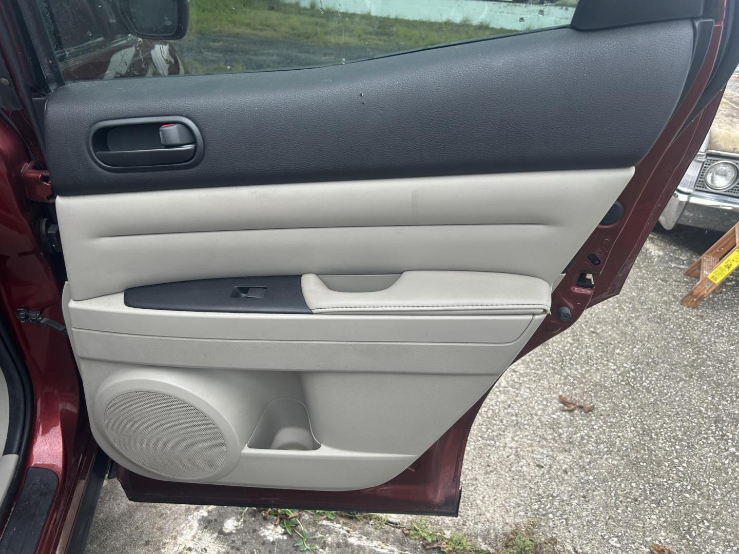 2011 Mazda CX-7 i SV (JM3ER2A59B0) with an 2.5L L4 DOHC 16V engine, 5-Speed Automatic transmission, located at 1758 Cassat Ave., Jacksonville, FL, 32210, (904) 384-2799, 30.286720, -81.730652 - *****CASH DEAL*****2011 MAZDA CX-7 $3799.00 PLUS TAX, TAG, AND TITLE 227,391 MILES RUNS GREAT ALLOYS POWER EQUIPMENT TINT REMOTE KEYLESS ENTRY CALL US TODAY @ 904-384-2799 WE DEAL!!!!! - Photo#14