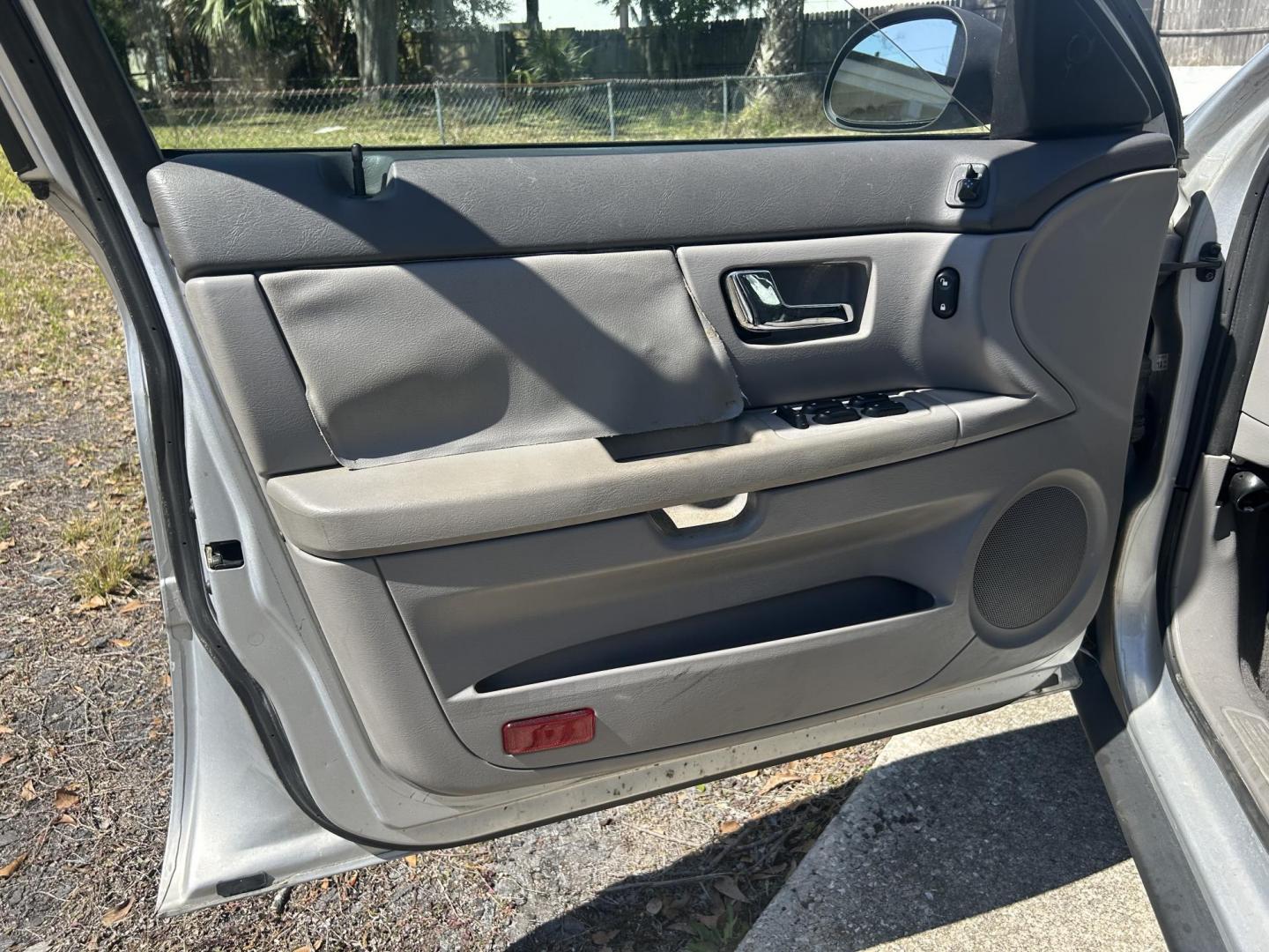 2002 Ford Taurus LX Standard (1FAFP52U92A) with an 3.0L V6 OHV 12V engine, 4-Speed Automatic Overdrive transmission, located at 1758 Cassat Ave., Jacksonville, FL, 32210, (904) 384-2799, 30.286720, -81.730652 - *****CASH SPECIAL*****ONLY 99,442 MILES*****$2999.00 PLUS TAX, TAG, AND TITLE*****2002 FORD TAURUS LX MODEL***** RUNS AND DRIVES GREAT EXTRA CLEAN CHECK THE PICS LOW MILES GOOD TIRES ICE COLD AIR CONDITIONING DON'T WAIT THIS ONE WON'T LAST CALL US @ 904-384-2799 - Photo#6