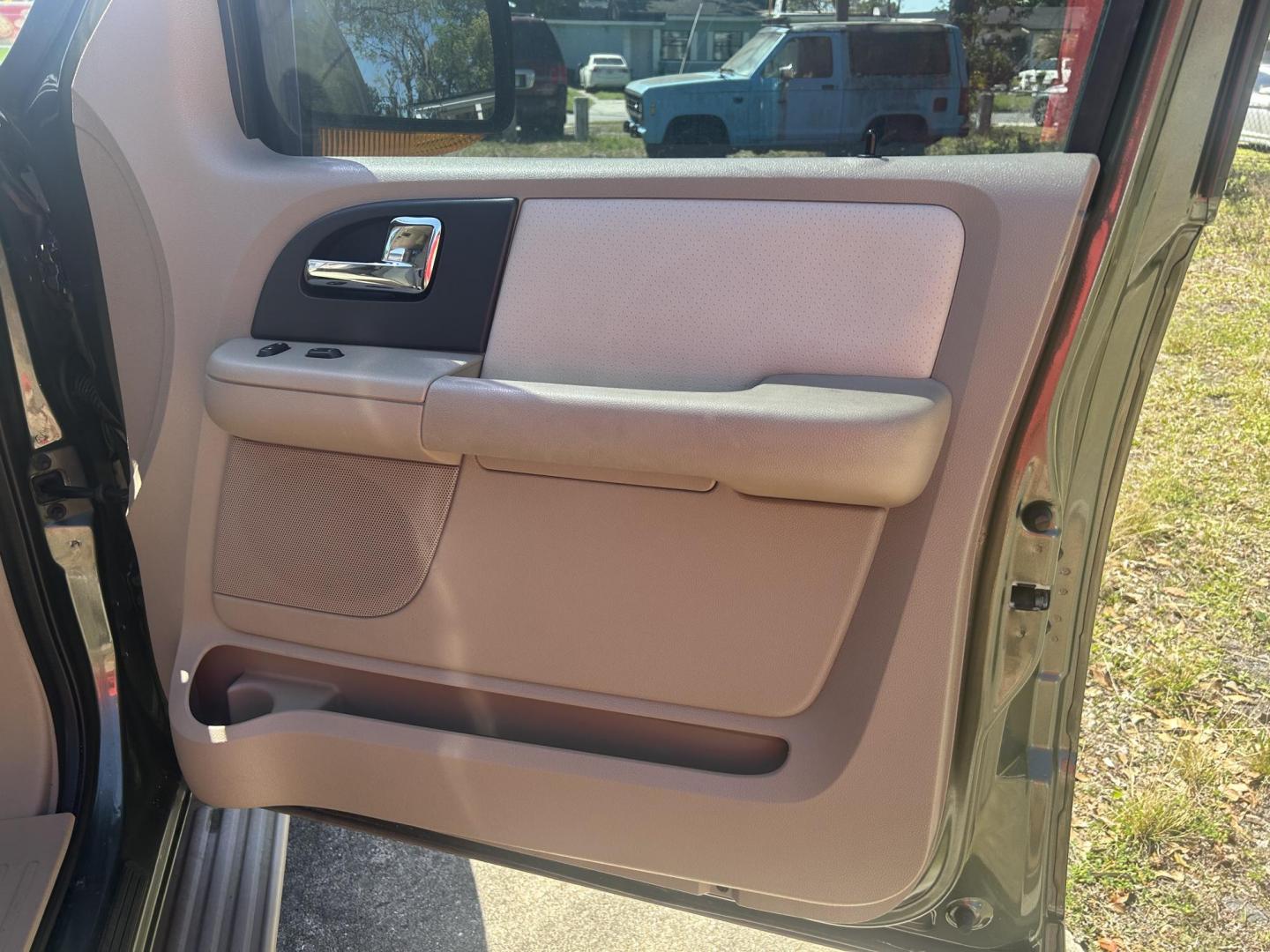 2005 Ford Expedition Eddie Bauer 2WD (1FMPU17505L) with an 5.4L V8 SOHC 16V engine, 4-Speed Automatic Overdrive transmission, located at 1758 Cassat Ave., Jacksonville, FL, 32210, (904) 384-2799, 30.286720, -81.730652 - *****MECHANIC SPECIAL*****$1999.00 PLUS TAX, TAG, AND TITLE*****2005 FORD EXPEDITION EDDIE BAUER 131,023 MILES***** NEEDS TRANSMISSION REPAIR***** VEHICLE IS IN GOOD SHAPE EXCEPT FOR THE TRANSMISSION THIS IS A GREAT DEAL FOR SOMEONE WHO WILL FIX THE TRANSMSSION TRUCK LISTS FOR OVER 5K ON KBB.COM CAL - Photo#14