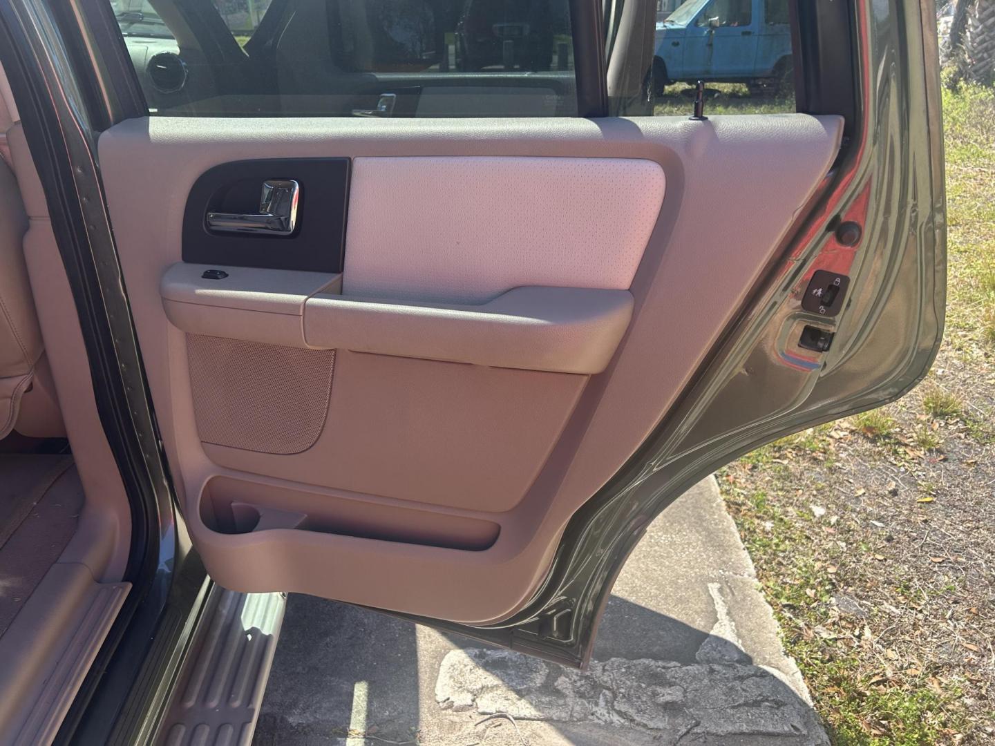 2005 Ford Expedition Eddie Bauer 2WD (1FMPU17505L) with an 5.4L V8 SOHC 16V engine, 4-Speed Automatic Overdrive transmission, located at 1758 Cassat Ave., Jacksonville, FL, 32210, (904) 384-2799, 30.286720, -81.730652 - *****MECHANIC SPECIAL*****$1999.00 PLUS TAX, TAG, AND TITLE*****2005 FORD EXPEDITION EDDIE BAUER 131,023 MILES***** NEEDS TRANSMISSION REPAIR***** VEHICLE IS IN GOOD SHAPE EXCEPT FOR THE TRANSMISSION THIS IS A GREAT DEAL FOR SOMEONE WHO WILL FIX THE TRANSMSSION TRUCK LISTS FOR OVER 5K ON KBB.COM CAL - Photo#17