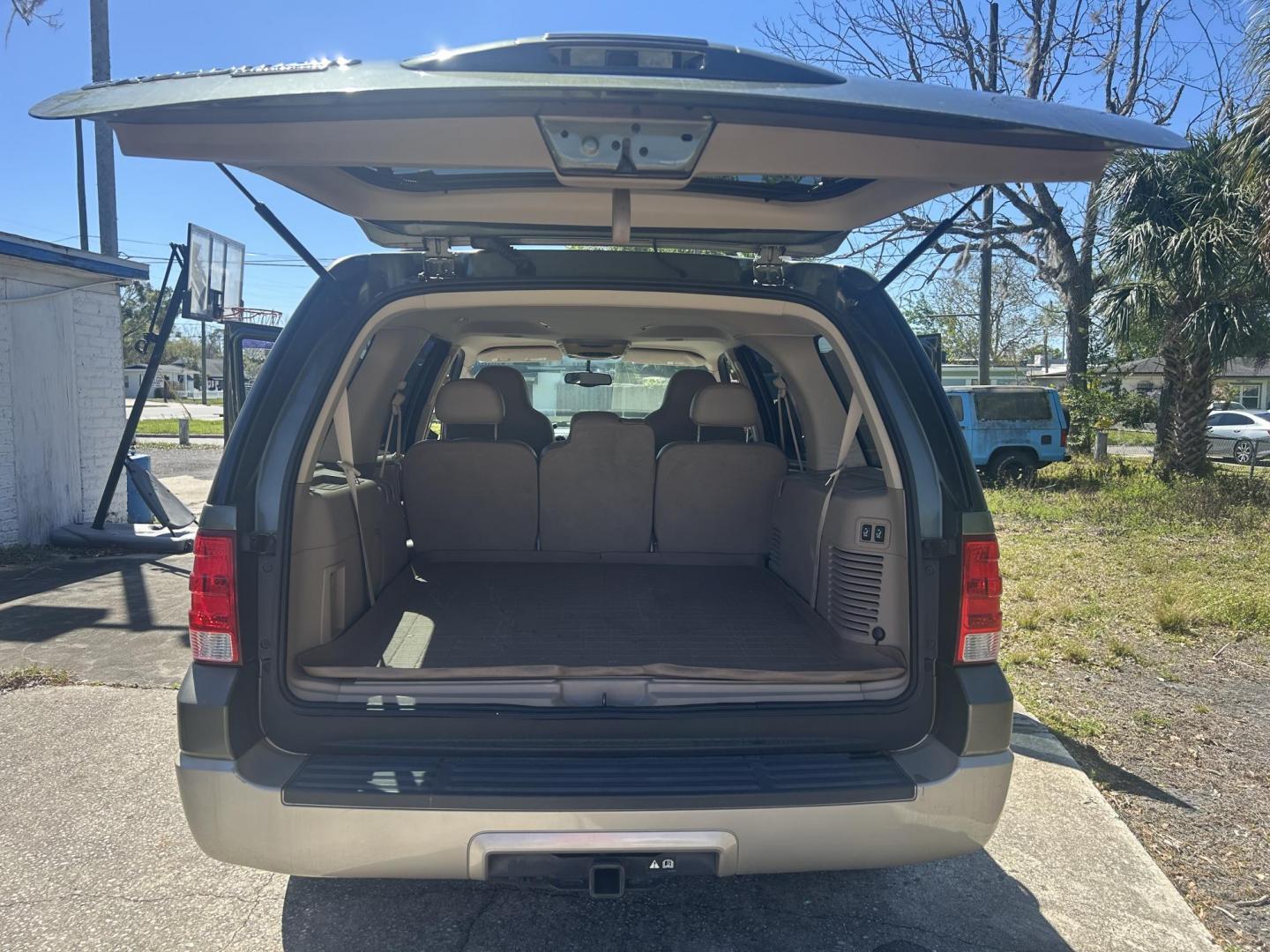 2005 Ford Expedition Eddie Bauer 2WD (1FMPU17505L) with an 5.4L V8 SOHC 16V engine, 4-Speed Automatic Overdrive transmission, located at 1758 Cassat Ave., Jacksonville, FL, 32210, (904) 384-2799, 30.286720, -81.730652 - *****MECHANIC SPECIAL*****$1999.00 PLUS TAX, TAG, AND TITLE*****2005 FORD EXPEDITION EDDIE BAUER 131,023 MILES***** NEEDS TRANSMISSION REPAIR***** VEHICLE IS IN GOOD SHAPE EXCEPT FOR THE TRANSMISSION THIS IS A GREAT DEAL FOR SOMEONE WHO WILL FIX THE TRANSMSSION TRUCK LISTS FOR OVER 5K ON KBB.COM CAL - Photo#20