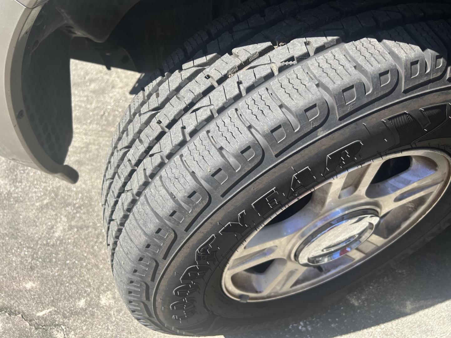 2005 Ford Expedition Eddie Bauer 2WD (1FMPU17505L) with an 5.4L V8 SOHC 16V engine, 4-Speed Automatic Overdrive transmission, located at 1758 Cassat Ave., Jacksonville, FL, 32210, (904) 384-2799, 30.286720, -81.730652 - *****MECHANIC SPECIAL*****$1999.00 PLUS TAX, TAG, AND TITLE*****2005 FORD EXPEDITION EDDIE BAUER 131,023 MILES***** NEEDS TRANSMISSION REPAIR***** VEHICLE IS IN GOOD SHAPE EXCEPT FOR THE TRANSMISSION THIS IS A GREAT DEAL FOR SOMEONE WHO WILL FIX THE TRANSMSSION TRUCK LISTS FOR OVER 5K ON KBB.COM CAL - Photo#24