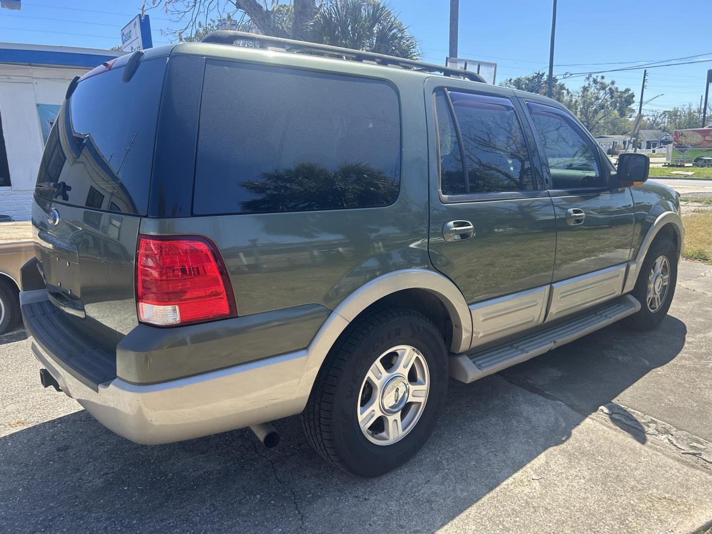 2005 Ford Expedition Eddie Bauer 2WD (1FMPU17505L) with an 5.4L V8 SOHC 16V engine, 4-Speed Automatic Overdrive transmission, located at 1758 Cassat Ave., Jacksonville, FL, 32210, (904) 384-2799, 30.286720, -81.730652 - *****MECHANIC SPECIAL*****$1999.00 PLUS TAX, TAG, AND TITLE*****2005 FORD EXPEDITION EDDIE BAUER 131,023 MILES***** NEEDS TRANSMISSION REPAIR***** VEHICLE IS IN GOOD SHAPE EXCEPT FOR THE TRANSMISSION THIS IS A GREAT DEAL FOR SOMEONE WHO WILL FIX THE TRANSMSSION TRUCK LISTS FOR OVER 5K ON KBB.COM CAL - Photo#4