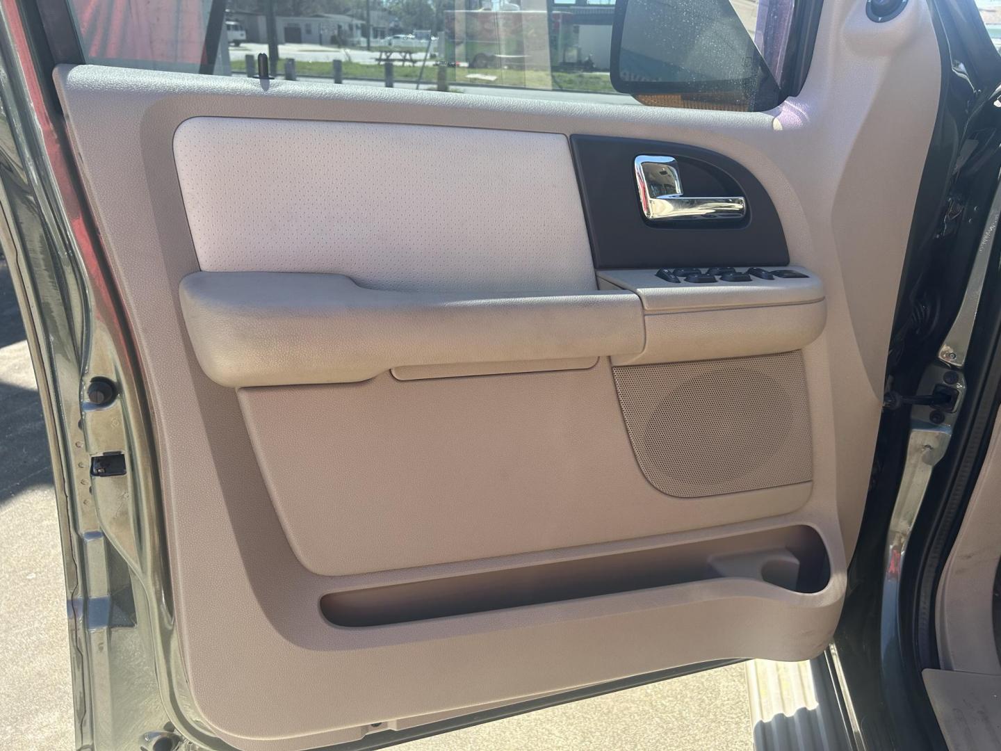 2005 Ford Expedition Eddie Bauer 2WD (1FMPU17505L) with an 5.4L V8 SOHC 16V engine, 4-Speed Automatic Overdrive transmission, located at 1758 Cassat Ave., Jacksonville, FL, 32210, (904) 384-2799, 30.286720, -81.730652 - *****MECHANIC SPECIAL*****$1999.00 PLUS TAX, TAG, AND TITLE*****2005 FORD EXPEDITION EDDIE BAUER 131,023 MILES***** NEEDS TRANSMISSION REPAIR***** VEHICLE IS IN GOOD SHAPE EXCEPT FOR THE TRANSMISSION THIS IS A GREAT DEAL FOR SOMEONE WHO WILL FIX THE TRANSMSSION TRUCK LISTS FOR OVER 5K ON KBB.COM CAL - Photo#6