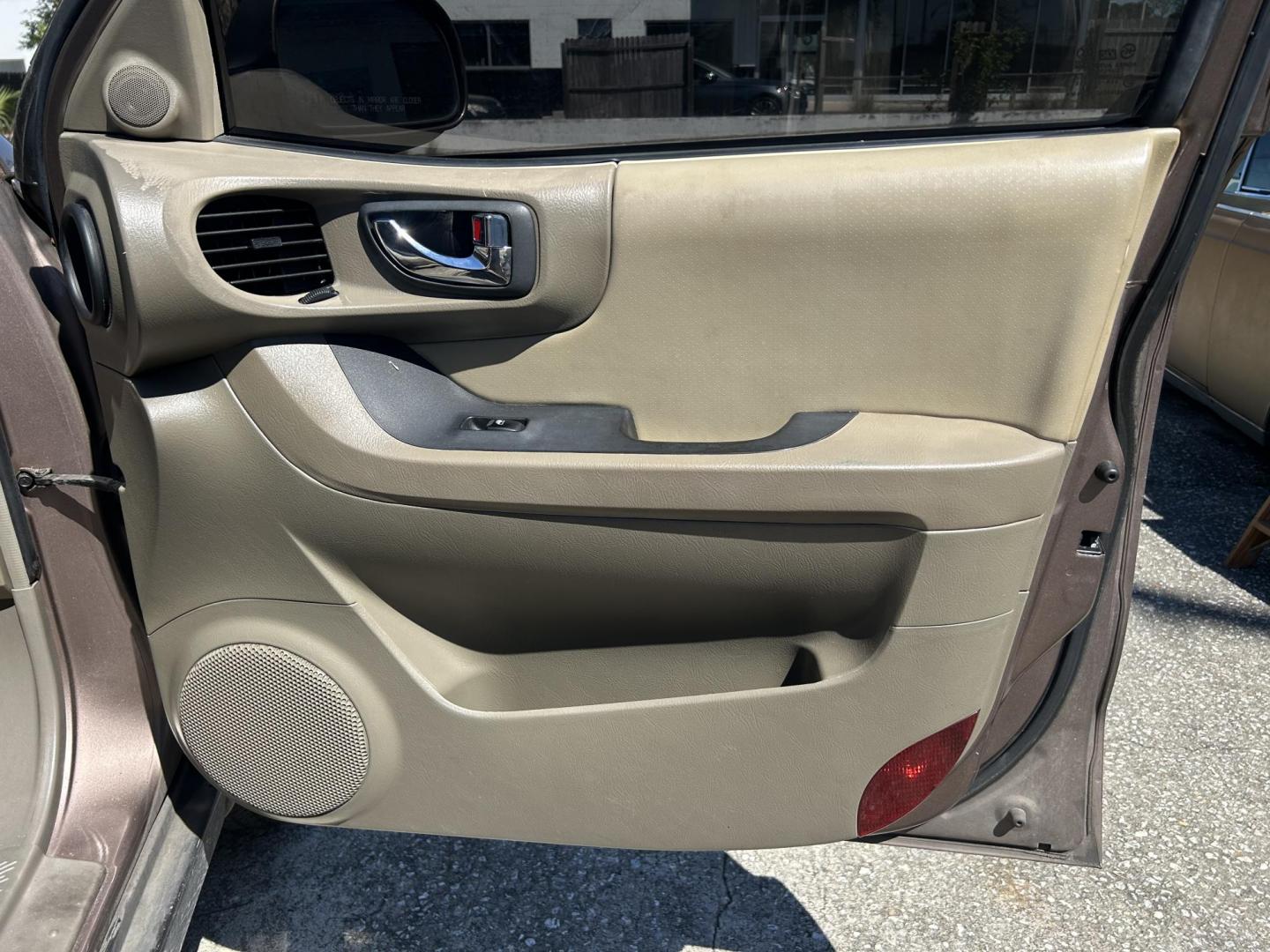 2005 Hyundai Santa Fe GLS 2.7L (KM8SC13D45U) with an 2.7L V6 DOHC 24V engine, 4-Speed Automatic Overdrive transmission, located at 1758 Cassat Ave., Jacksonville, FL, 32210, (904) 384-2799, 30.286720, -81.730652 - *****CASH SPECIAL*****2005 HYUNDAI SANTA FE*****$2999.00 PLUS TAX, TAG, AND TITLE*****4-DOOR 186,433 MILES ICE COLD AIR CONDITIONING AUTOMATIC TRANSMISSION ALLOYS SUNROOF ENGINE RUNS GREAT CALL US TODAY @ 904-384-2799 - Photo#12