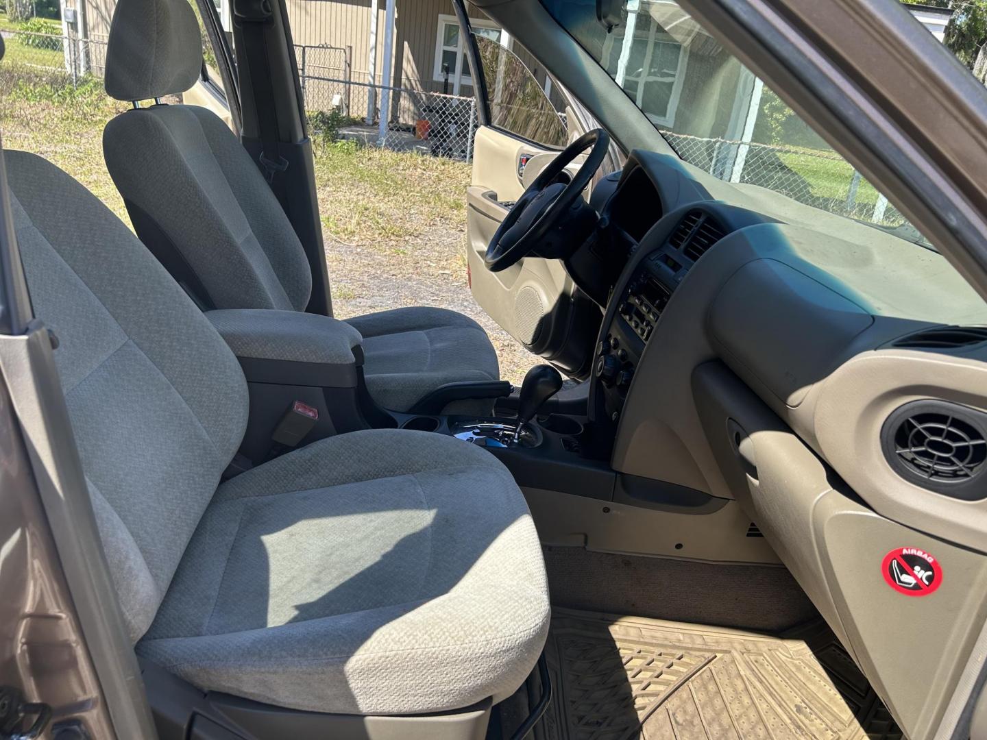 2005 Hyundai Santa Fe GLS 2.7L (KM8SC13D45U) with an 2.7L V6 DOHC 24V engine, 4-Speed Automatic Overdrive transmission, located at 1758 Cassat Ave., Jacksonville, FL, 32210, (904) 384-2799, 30.286720, -81.730652 - *****CASH SPECIAL*****2005 HYUNDAI SANTA FE*****$2999.00 PLUS TAX, TAG, AND TITLE*****4-DOOR 186,433 MILES ICE COLD AIR CONDITIONING AUTOMATIC TRANSMISSION ALLOYS SUNROOF ENGINE RUNS GREAT CALL US TODAY @ 904-384-2799 - Photo#13