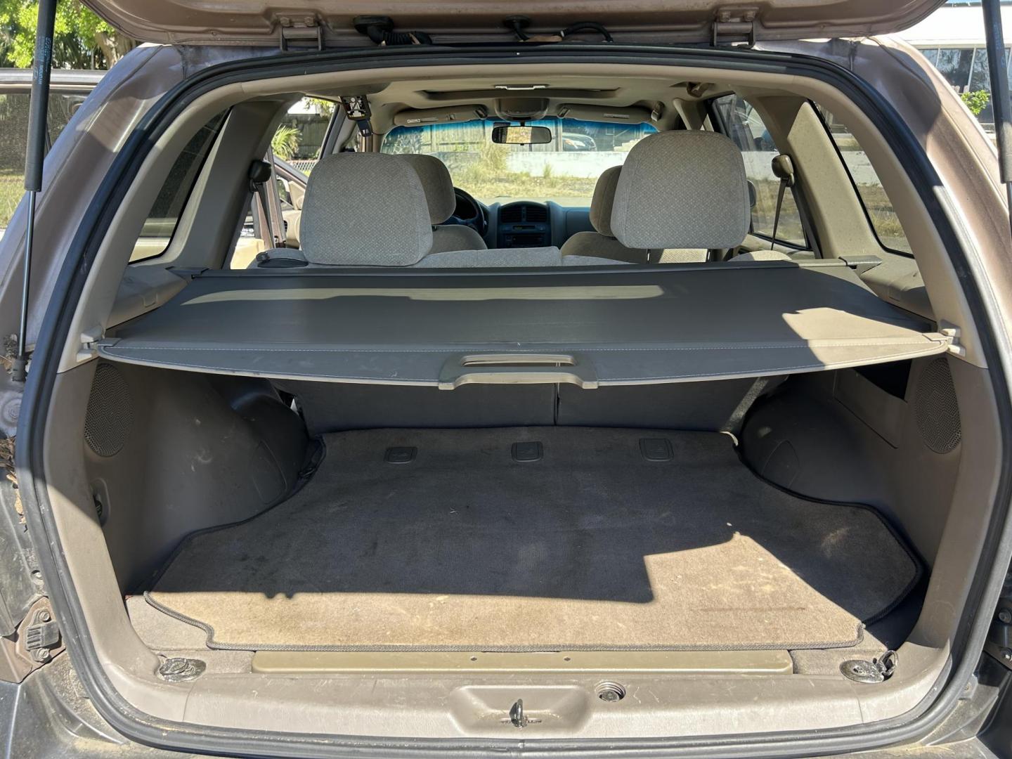 2005 Hyundai Santa Fe GLS 2.7L (KM8SC13D45U) with an 2.7L V6 DOHC 24V engine, 4-Speed Automatic Overdrive transmission, located at 1758 Cassat Ave., Jacksonville, FL, 32210, (904) 384-2799, 30.286720, -81.730652 - *****CASH SPECIAL*****2005 HYUNDAI SANTA FE*****$2999.00 PLUS TAX, TAG, AND TITLE*****4-DOOR 186,433 MILES ICE COLD AIR CONDITIONING AUTOMATIC TRANSMISSION ALLOYS SUNROOF ENGINE RUNS GREAT CALL US TODAY @ 904-384-2799 - Photo#19