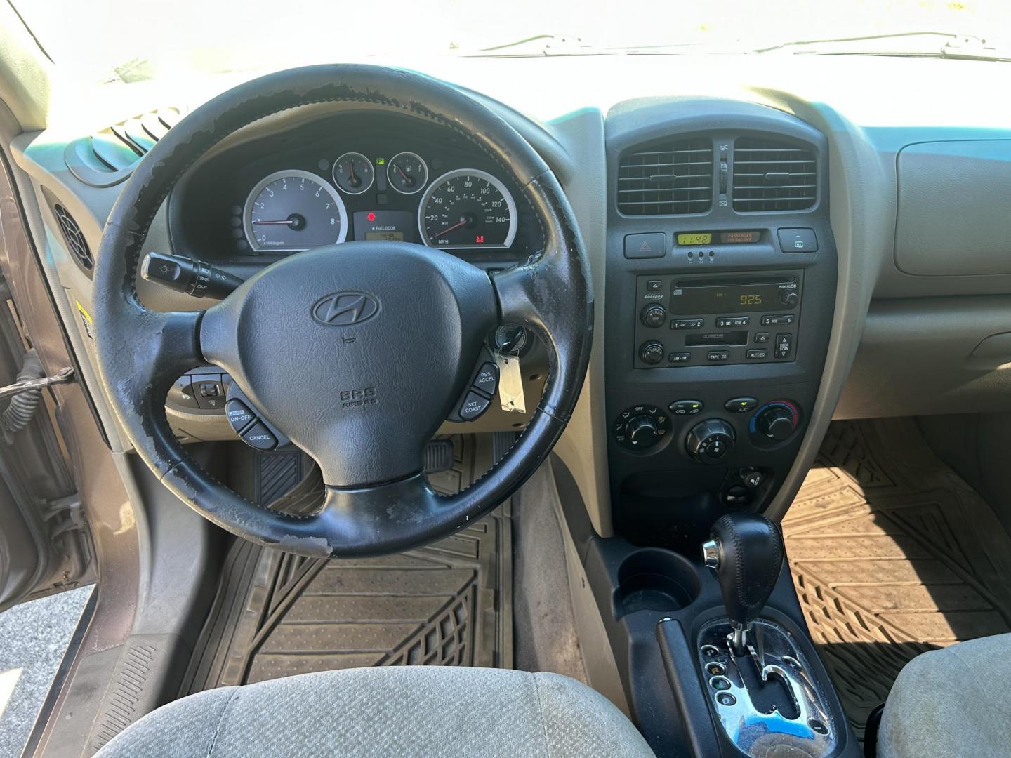 2005 Hyundai Santa Fe GLS 2.7L (KM8SC13D45U) with an 2.7L V6 DOHC 24V engine, 4-Speed Automatic Overdrive transmission, located at 1758 Cassat Ave., Jacksonville, FL, 32210, (904) 384-2799, 30.286720, -81.730652 - *****CASH SPECIAL*****2005 HYUNDAI SANTA FE*****$2999.00 PLUS TAX, TAG, AND TITLE*****4-DOOR 186,433 MILES ICE COLD AIR CONDITIONING AUTOMATIC TRANSMISSION ALLOYS SUNROOF ENGINE RUNS GREAT CALL US TODAY @ 904-384-2799 - Photo#8