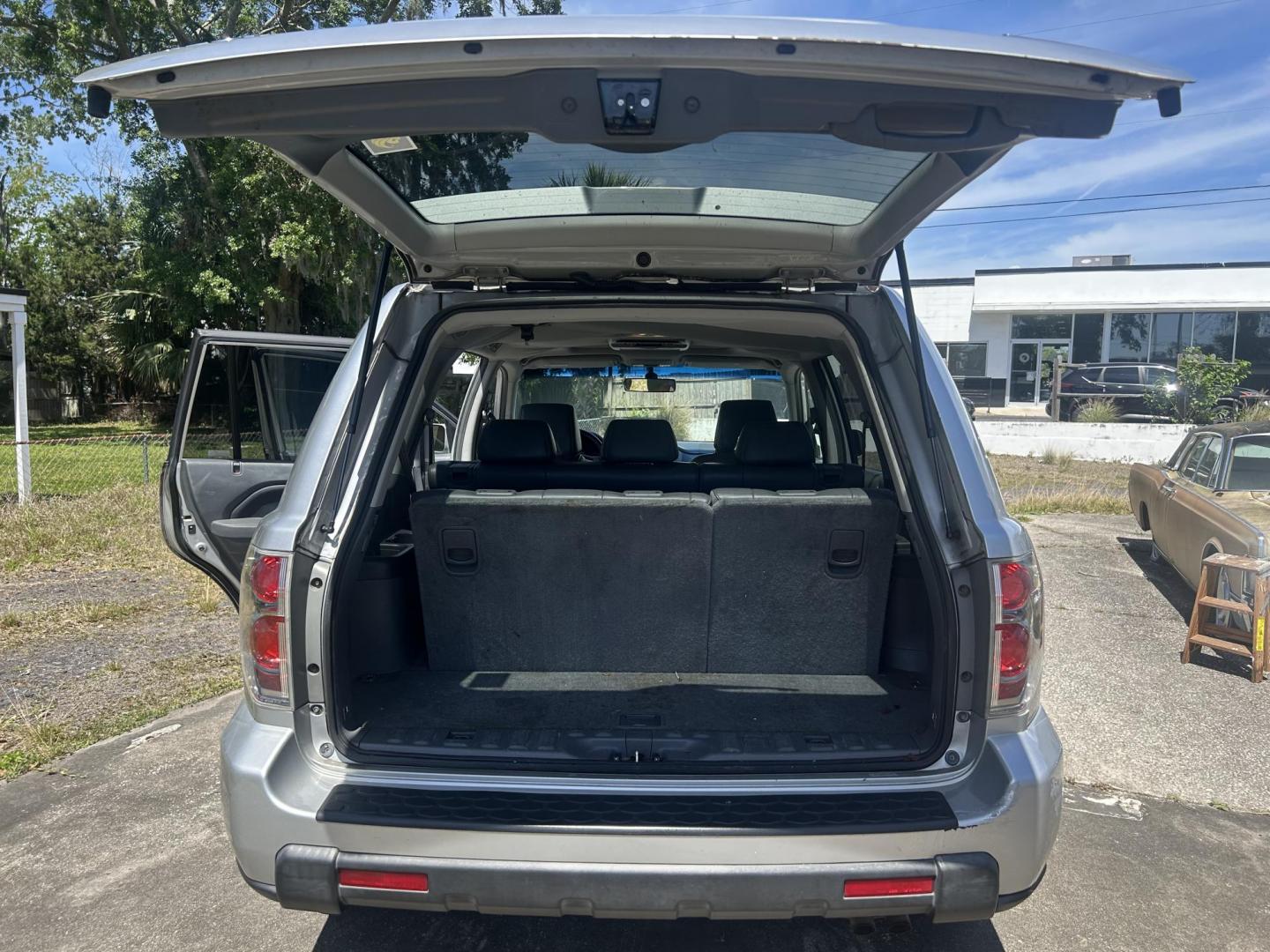 2007 Honda Pilot EX-L 4WD w/ DVD (5FNYF18607B) with an 3.5L V6 SOHC 24V engine, 5-Speed Automatic Overdrive transmission, located at 1758 Cassat Ave., Jacksonville, FL, 32210, (904) 384-2799, 30.286720, -81.730652 - *****CASH SPECIAL*****$3999.00 PLUS TAX, TAG, AND TITLE*****2007 HONDA PILOT EX-L 4X4 MODEL*****3RD ROW SEATING*****242,161 MILES 4-DOOR ICE COLD AIR CONDITIONING RUNS GREAT LEATHER SUNROOF ALLOYS DON'T WAIT ON THIS ONE IT'S BEEN WELL MAINTAINED CALL US TODAY @ 904-384-2799 - Photo#19