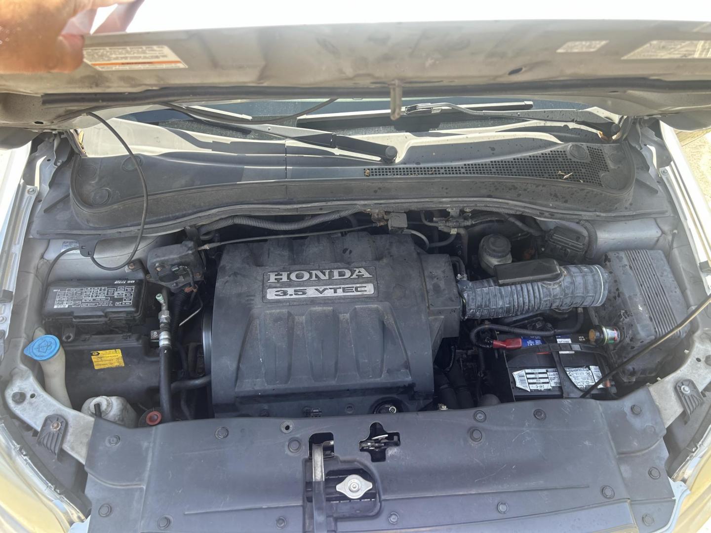 2007 Honda Pilot EX-L 4WD w/ DVD (5FNYF18607B) with an 3.5L V6 SOHC 24V engine, 5-Speed Automatic Overdrive transmission, located at 1758 Cassat Ave., Jacksonville, FL, 32210, (904) 384-2799, 30.286720, -81.730652 - *****CASH SPECIAL*****$3999.00 PLUS TAX, TAG, AND TITLE*****2007 HONDA PILOT EX-L 4X4 MODEL*****3RD ROW SEATING*****242,161 MILES 4-DOOR ICE COLD AIR CONDITIONING RUNS GREAT LEATHER SUNROOF ALLOYS DON'T WAIT ON THIS ONE IT'S BEEN WELL MAINTAINED CALL US TODAY @ 904-384-2799 - Photo#22
