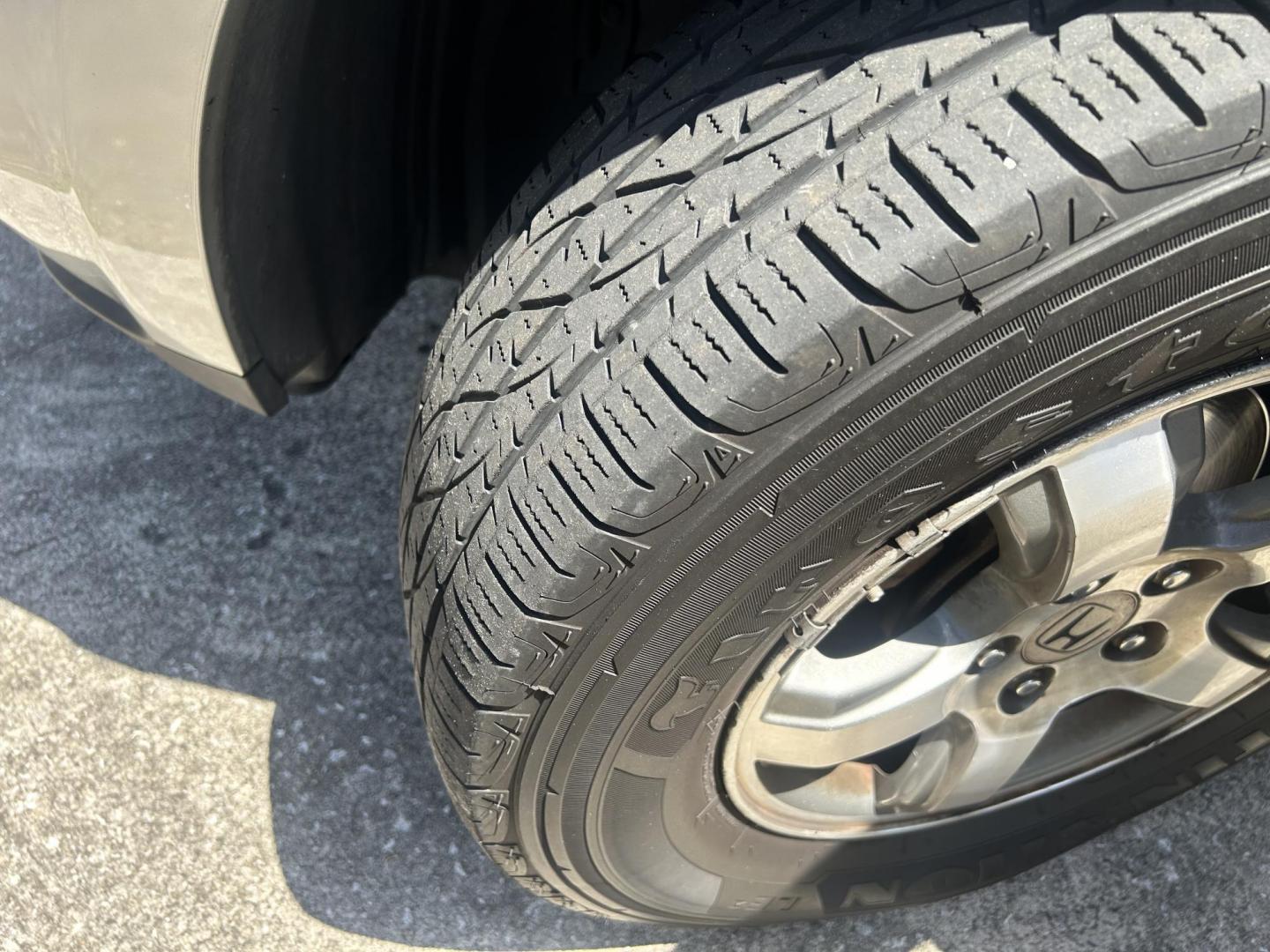 2007 Honda Pilot EX-L 4WD w/ DVD (5FNYF18607B) with an 3.5L V6 SOHC 24V engine, 5-Speed Automatic Overdrive transmission, located at 1758 Cassat Ave., Jacksonville, FL, 32210, (904) 384-2799, 30.286720, -81.730652 - *****CASH SPECIAL*****$3999.00 PLUS TAX, TAG, AND TITLE*****2007 HONDA PILOT EX-L 4X4 MODEL*****3RD ROW SEATING*****242,161 MILES 4-DOOR ICE COLD AIR CONDITIONING RUNS GREAT LEATHER SUNROOF ALLOYS DON'T WAIT ON THIS ONE IT'S BEEN WELL MAINTAINED CALL US TODAY @ 904-384-2799 - Photo#25
