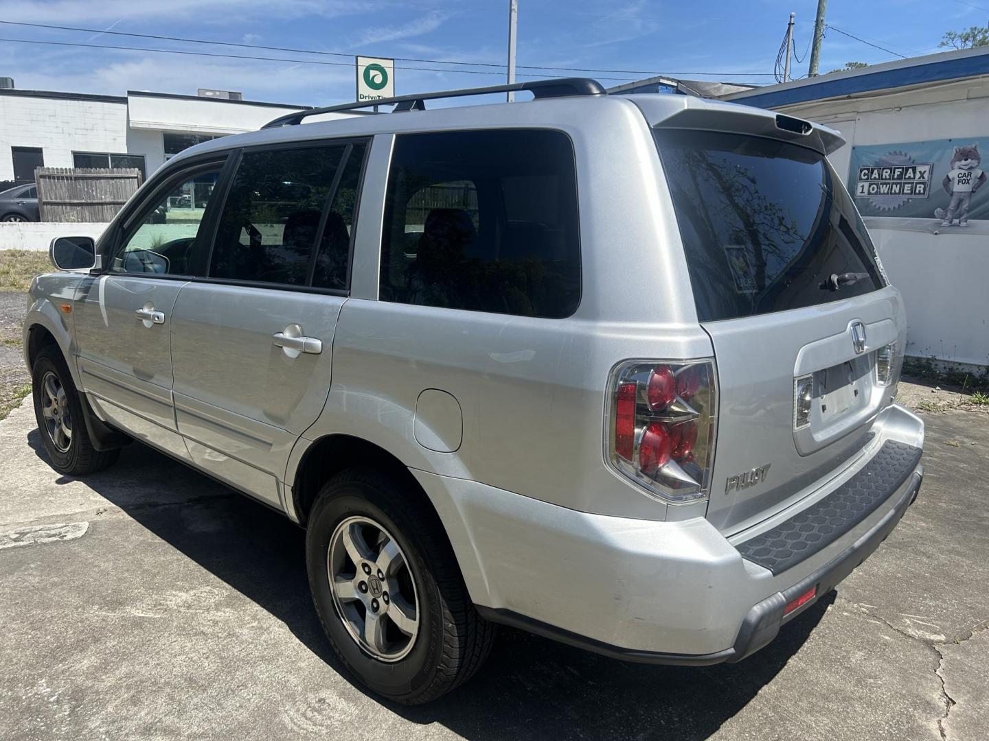 2007 Honda Pilot EX-L 4WD w/ DVD (5FNYF18607B) with an 3.5L V6 SOHC 24V engine, 5-Speed Automatic Overdrive transmission, located at 1758 Cassat Ave., Jacksonville, FL, 32210, (904) 384-2799, 30.286720, -81.730652 - *****CASH SPECIAL*****$3999.00 PLUS TAX, TAG, AND TITLE*****2007 HONDA PILOT EX-L 4X4 MODEL*****3RD ROW SEATING*****242,161 MILES 4-DOOR ICE COLD AIR CONDITIONING RUNS GREAT LEATHER SUNROOF ALLOYS DON'T WAIT ON THIS ONE IT'S BEEN WELL MAINTAINED CALL US TODAY @ 904-384-2799 - Photo#3