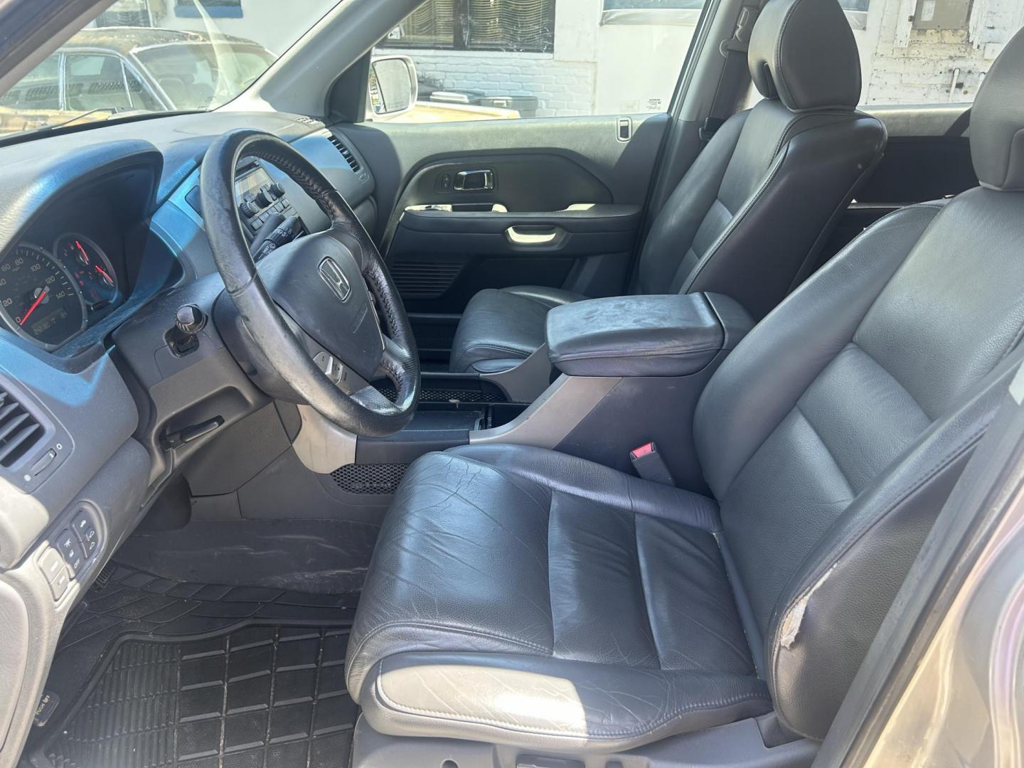 2007 Honda Pilot EX-L 4WD w/ DVD (5FNYF18607B) with an 3.5L V6 SOHC 24V engine, 5-Speed Automatic Overdrive transmission, located at 1758 Cassat Ave., Jacksonville, FL, 32210, (904) 384-2799, 30.286720, -81.730652 - *****CASH SPECIAL*****$3999.00 PLUS TAX, TAG, AND TITLE*****2007 HONDA PILOT EX-L 4X4 MODEL*****3RD ROW SEATING*****242,161 MILES 4-DOOR ICE COLD AIR CONDITIONING RUNS GREAT LEATHER SUNROOF ALLOYS DON'T WAIT ON THIS ONE IT'S BEEN WELL MAINTAINED CALL US TODAY @ 904-384-2799 - Photo#6