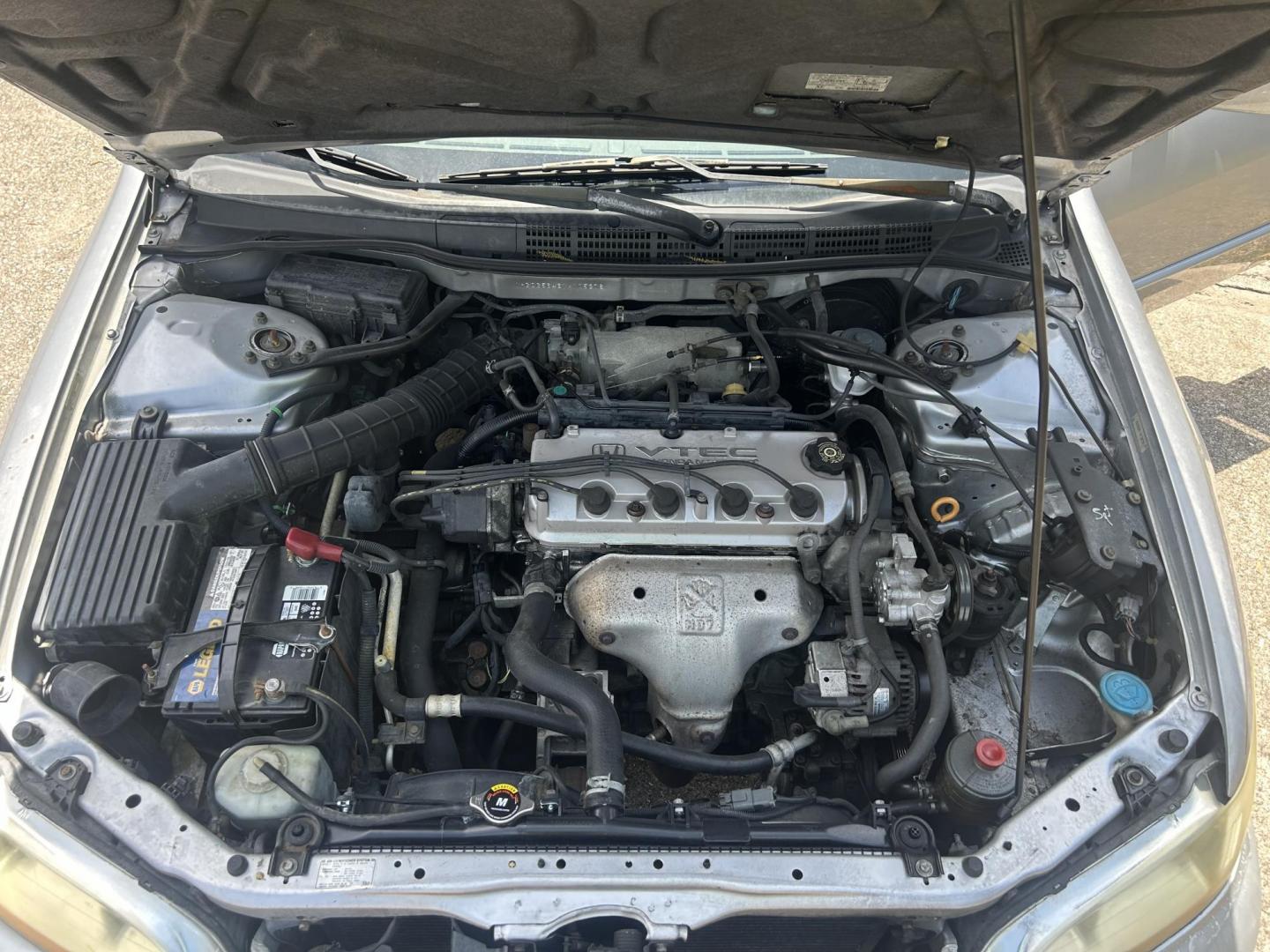 2001 Honda Accord LX sedan (1HGCG56461A) with an 2.3L L4 SOHC 16V engine, 4-Speed Automatic Overdrive transmission, located at 1758 Cassat Ave., Jacksonville, FL, 32210, (904) 384-2799, 30.286720, -81.730652 - LOW MILEAGE ALERT*****ONLY 108,113 MILES***** 2001 HONDA ACCORD LX MODEL*****CASH SPECIAL $3499.00 PLUS TAX, TAG, AND TITLE*****LOOKING FOR GOOD RELIABLE QUALITY INEXPENSIVE TRANSPORTATION? LOOK NO FURTHER THIS ONE IS IT!!! RUNS GREAT ICE COLD AIR CONDITIONING WELL MAINTAINED EXTRA CLEAN DON'T WAIT - Photo#19