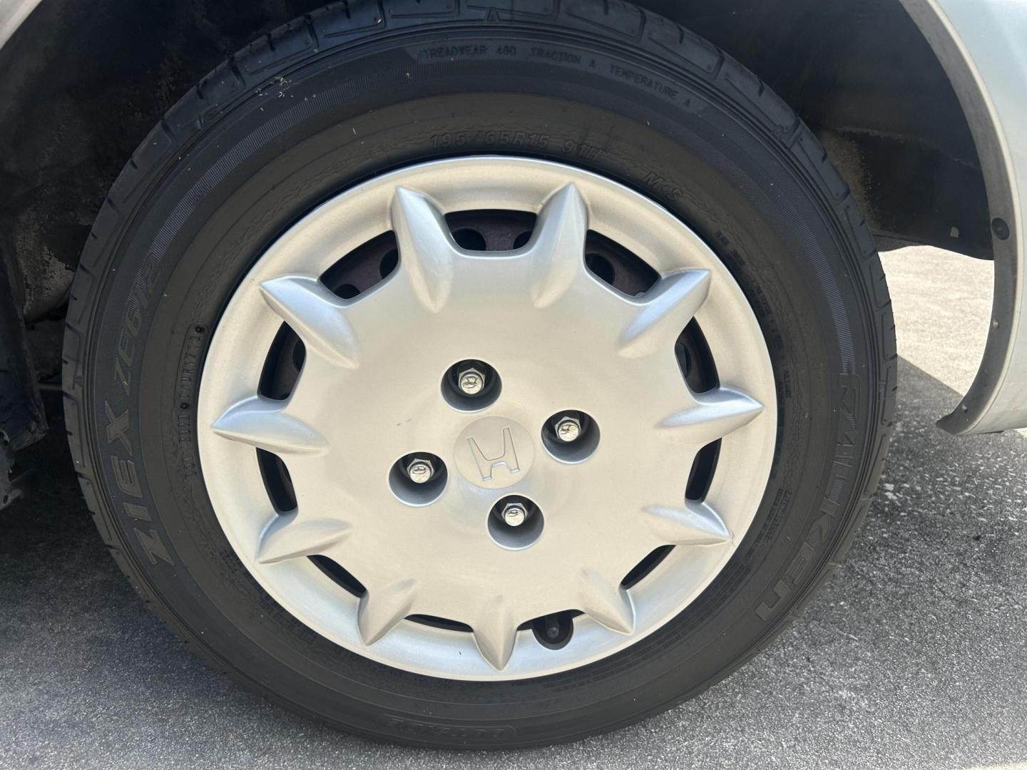 2001 Honda Accord LX sedan (1HGCG56461A) with an 2.3L L4 SOHC 16V engine, 4-Speed Automatic Overdrive transmission, located at 1758 Cassat Ave., Jacksonville, FL, 32210, (904) 384-2799, 30.286720, -81.730652 - LOW MILEAGE ALERT*****ONLY 108,113 MILES***** 2001 HONDA ACCORD LX MODEL*****CASH SPECIAL $3499.00 PLUS TAX, TAG, AND TITLE*****LOOKING FOR GOOD RELIABLE QUALITY INEXPENSIVE TRANSPORTATION? LOOK NO FURTHER THIS ONE IS IT!!! RUNS GREAT ICE COLD AIR CONDITIONING WELL MAINTAINED EXTRA CLEAN DON'T WAIT - Photo#22