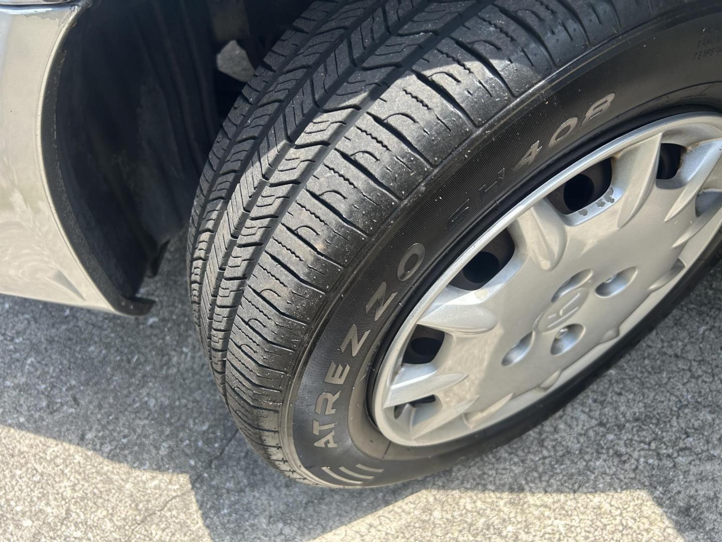 2001 Honda Accord LX sedan (1HGCG56461A) with an 2.3L L4 SOHC 16V engine, 4-Speed Automatic Overdrive transmission, located at 1758 Cassat Ave., Jacksonville, FL, 32210, (904) 384-2799, 30.286720, -81.730652 - LOW MILEAGE ALERT*****ONLY 108,113 MILES***** 2001 HONDA ACCORD LX MODEL*****CASH SPECIAL $3499.00 PLUS TAX, TAG, AND TITLE*****LOOKING FOR GOOD RELIABLE QUALITY INEXPENSIVE TRANSPORTATION? LOOK NO FURTHER THIS ONE IS IT!!! RUNS GREAT ICE COLD AIR CONDITIONING WELL MAINTAINED EXTRA CLEAN DON'T WAIT - Photo#23