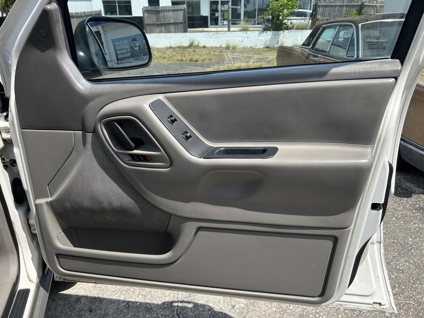 2002 Jeep Grand Cherokee Laredo 2WD (1J4GX48S32C) with an 4.0L L6 OHV 12V engine, 4-Speed Automatic Overdrive transmission, located at 1758 Cassat Ave., Jacksonville, FL, 32210, (904) 384-2799, 30.286720, -81.730652 - CASH SPECIAL*****$2999.00 PLUS TAX, TAG, AND TITLE*****2002 JEEP GRAND CHEROKEE LAREDO*****207,873 MILES*****CHECK THE PICS OR COME SEE THIS ONE IN PERSON EXTRA EXTRA CLEAN!!!! ICE COLD AIR CONDITONING RUNS GREAT CALL US @ 904-384-2799 TODAY THIS ONE'S A WINNER!!!! - Photo#10