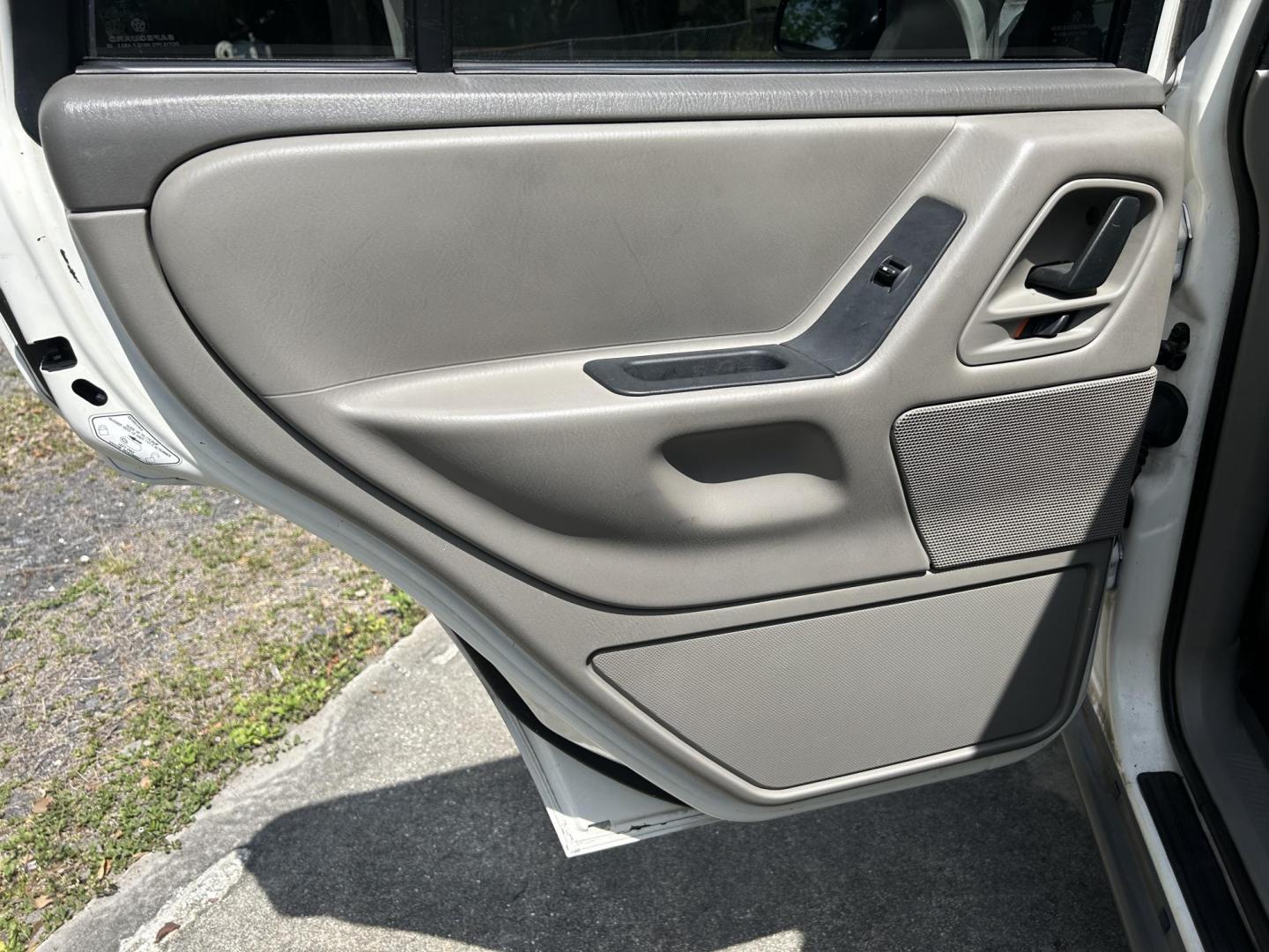 2002 Jeep Grand Cherokee Laredo 2WD (1J4GX48S32C) with an 4.0L L6 OHV 12V engine, 4-Speed Automatic Overdrive transmission, located at 1758 Cassat Ave., Jacksonville, FL, 32210, (904) 384-2799, 30.286720, -81.730652 - CASH SPECIAL*****$2999.00 PLUS TAX, TAG, AND TITLE*****2002 JEEP GRAND CHEROKEE LAREDO*****207,873 MILES*****CHECK THE PICS OR COME SEE THIS ONE IN PERSON EXTRA EXTRA CLEAN!!!! ICE COLD AIR CONDITONING RUNS GREAT CALL US @ 904-384-2799 TODAY THIS ONE'S A WINNER!!!! - Photo#12