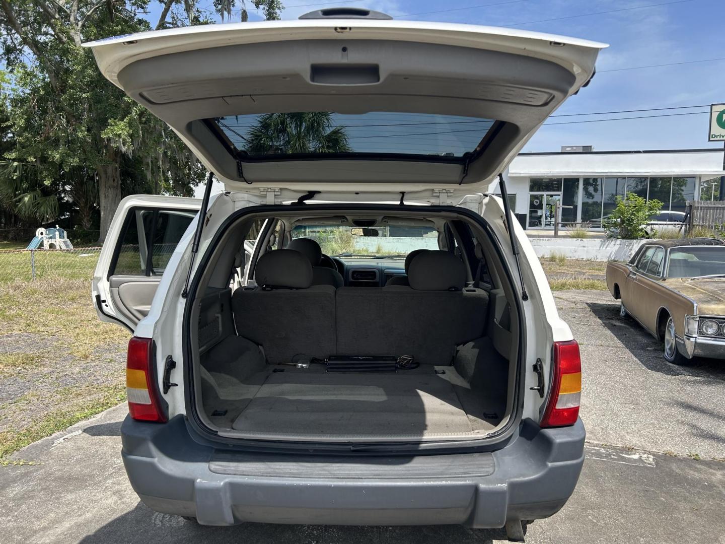 2002 Jeep Grand Cherokee Laredo 2WD (1J4GX48S32C) with an 4.0L L6 OHV 12V engine, 4-Speed Automatic Overdrive transmission, located at 1758 Cassat Ave., Jacksonville, FL, 32210, (904) 384-2799, 30.286720, -81.730652 - CASH SPECIAL*****$2999.00 PLUS TAX, TAG, AND TITLE*****2002 JEEP GRAND CHEROKEE LAREDO*****207,873 MILES*****CHECK THE PICS OR COME SEE THIS ONE IN PERSON EXTRA EXTRA CLEAN!!!! ICE COLD AIR CONDITONING RUNS GREAT CALL US @ 904-384-2799 TODAY THIS ONE'S A WINNER!!!! - Photo#18