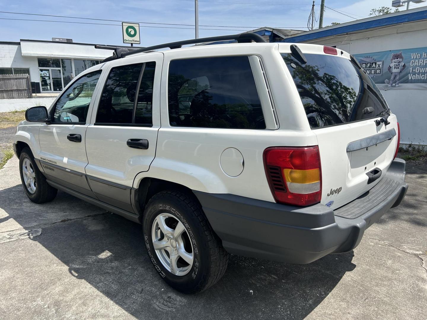 2002 Jeep Grand Cherokee Laredo 2WD (1J4GX48S32C) with an 4.0L L6 OHV 12V engine, 4-Speed Automatic Overdrive transmission, located at 1758 Cassat Ave., Jacksonville, FL, 32210, (904) 384-2799, 30.286720, -81.730652 - CASH SPECIAL*****$2999.00 PLUS TAX, TAG, AND TITLE*****2002 JEEP GRAND CHEROKEE LAREDO*****207,873 MILES*****CHECK THE PICS OR COME SEE THIS ONE IN PERSON EXTRA EXTRA CLEAN!!!! ICE COLD AIR CONDITONING RUNS GREAT CALL US @ 904-384-2799 TODAY THIS ONE'S A WINNER!!!! - Photo#2