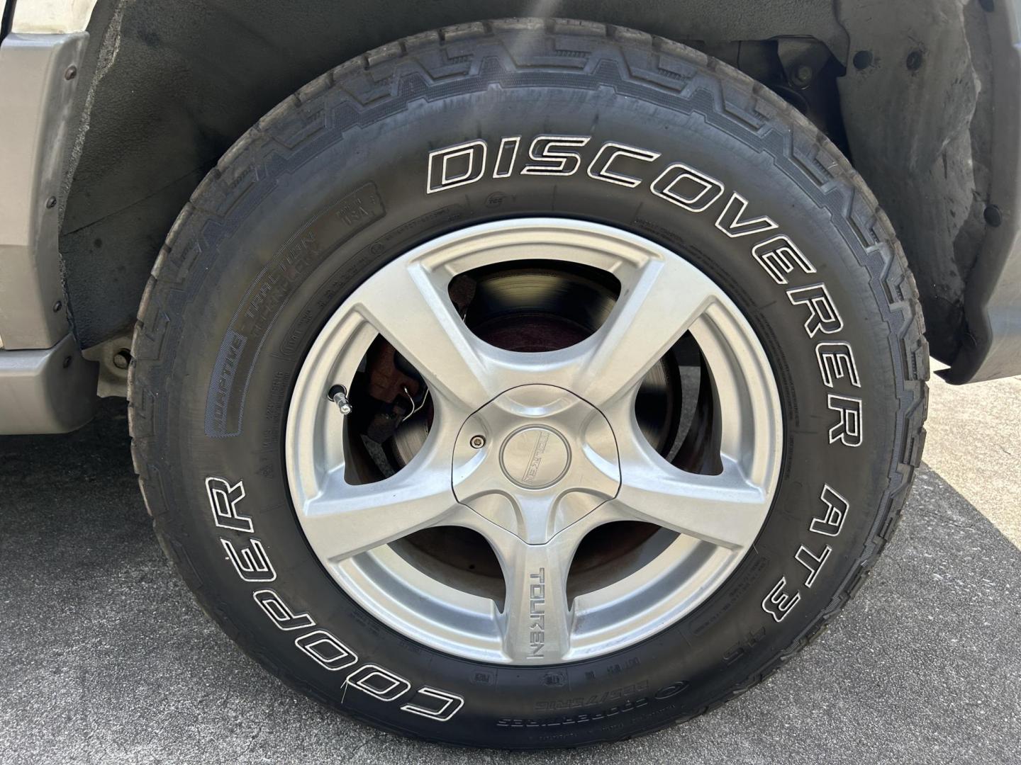 2002 Jeep Grand Cherokee Laredo 2WD (1J4GX48S32C) with an 4.0L L6 OHV 12V engine, 4-Speed Automatic Overdrive transmission, located at 1758 Cassat Ave., Jacksonville, FL, 32210, (904) 384-2799, 30.286720, -81.730652 - CASH SPECIAL*****$2999.00 PLUS TAX, TAG, AND TITLE*****2002 JEEP GRAND CHEROKEE LAREDO*****207,873 MILES*****CHECK THE PICS OR COME SEE THIS ONE IN PERSON EXTRA EXTRA CLEAN!!!! ICE COLD AIR CONDITONING RUNS GREAT CALL US @ 904-384-2799 TODAY THIS ONE'S A WINNER!!!! - Photo#24