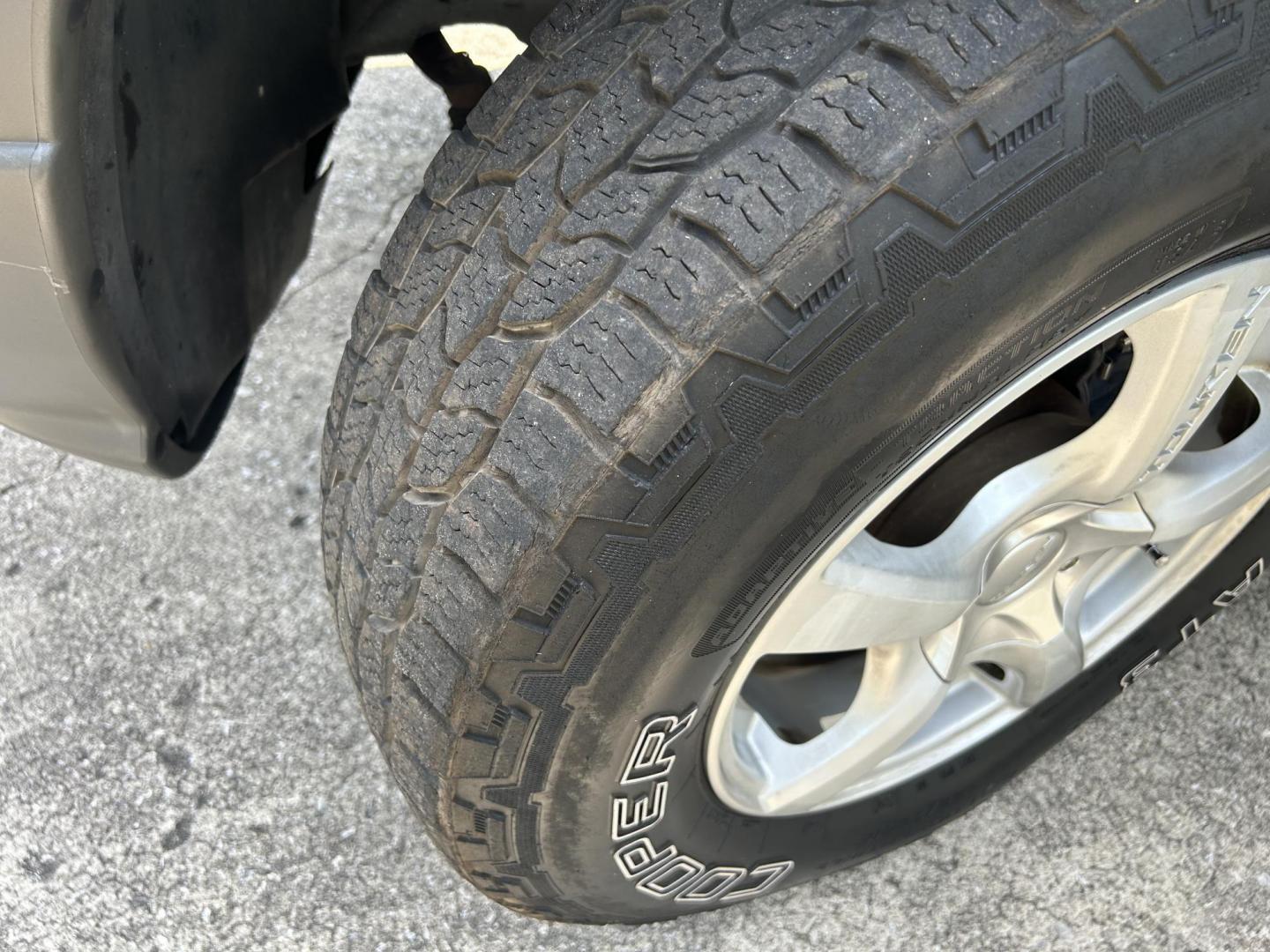 2002 Jeep Grand Cherokee Laredo 2WD (1J4GX48S32C) with an 4.0L L6 OHV 12V engine, 4-Speed Automatic Overdrive transmission, located at 1758 Cassat Ave., Jacksonville, FL, 32210, (904) 384-2799, 30.286720, -81.730652 - CASH SPECIAL*****$2999.00 PLUS TAX, TAG, AND TITLE*****2002 JEEP GRAND CHEROKEE LAREDO*****207,873 MILES*****CHECK THE PICS OR COME SEE THIS ONE IN PERSON EXTRA EXTRA CLEAN!!!! ICE COLD AIR CONDITONING RUNS GREAT CALL US @ 904-384-2799 TODAY THIS ONE'S A WINNER!!!! - Photo#25