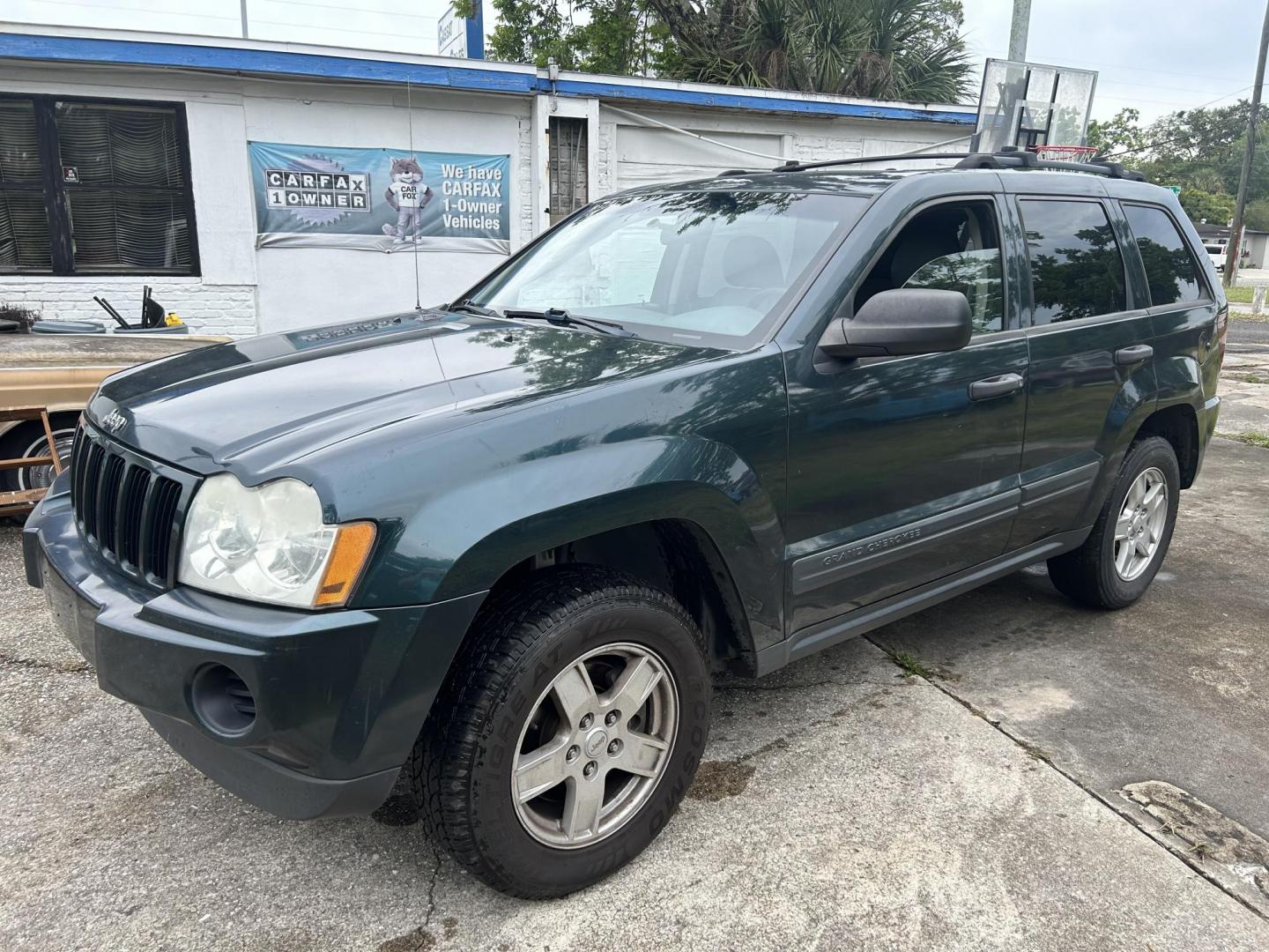 2005 Jeep Grand Cherokee Laredo 2WD (1J4GS48K85C) with an 3.7L V6 SOHC 12V engine, 5-Speed Automatic Overdrive transmission, located at 1758 Cassat Ave., Jacksonville, FL, 32210, (904) 384-2799, 30.286720, -81.730652 - CASH SPECIAL*****2005 JEEP GRAND CHEROKEE LAREDO*****$3499.00 PLUS TAX, TAG, AND TITLE*****213,756 MILES RUNS GREAT ICE-COLD AIR CONDITIONING 3.7L V6 LEATHER ALLOYS CALL US @ 904-384-2799 YOU WON'T REGRET IT - Photo#1