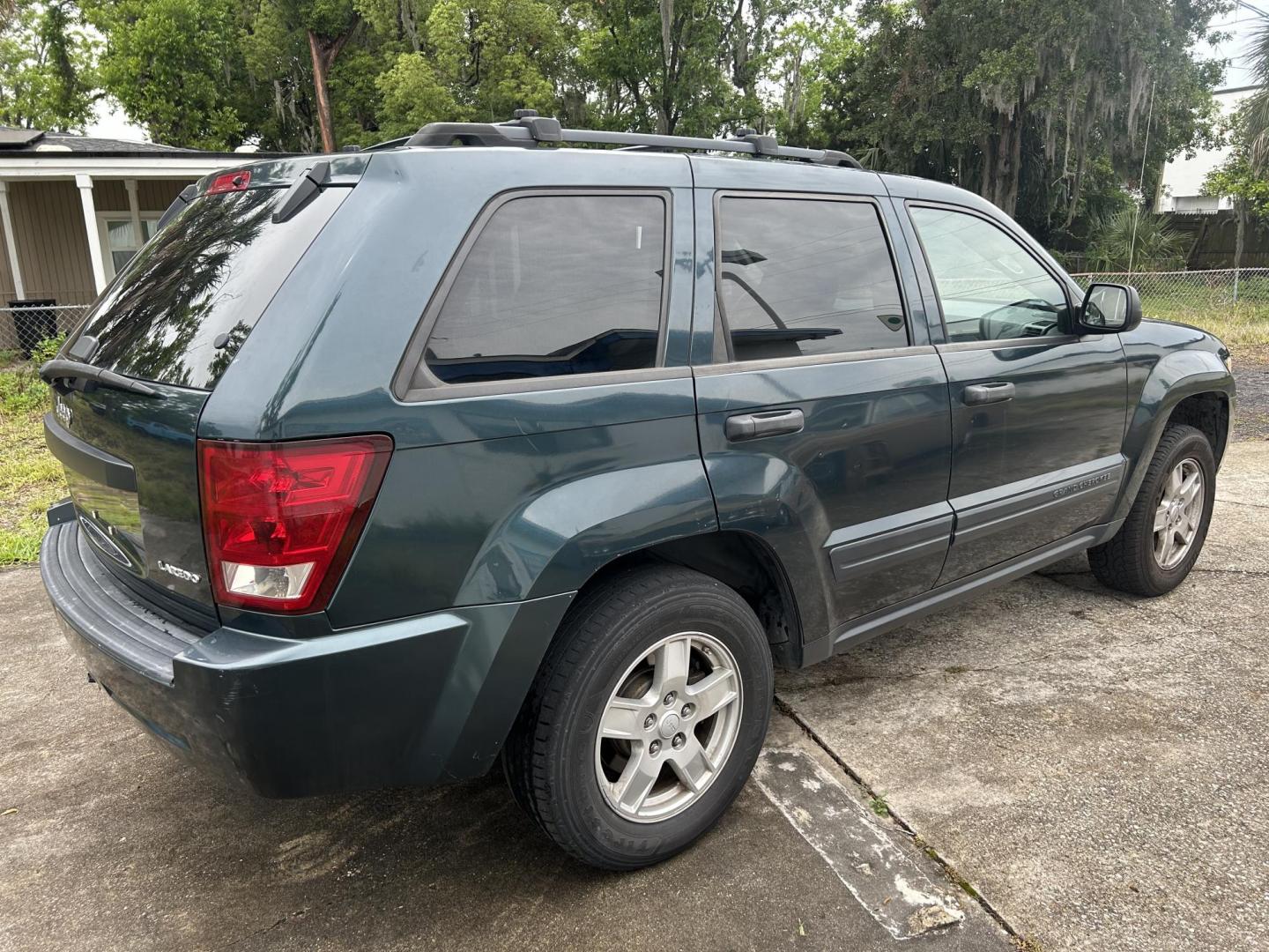 2005 Jeep Grand Cherokee Laredo 2WD (1J4GS48K85C) with an 3.7L V6 SOHC 12V engine, 5-Speed Automatic Overdrive transmission, located at 1758 Cassat Ave., Jacksonville, FL, 32210, (904) 384-2799, 30.286720, -81.730652 - CASH SPECIAL*****2005 JEEP GRAND CHEROKEE LAREDO*****$3499.00 PLUS TAX, TAG, AND TITLE*****213,756 MILES RUNS GREAT ICE-COLD AIR CONDITIONING 3.7L V6 LEATHER ALLOYS CALL US @ 904-384-2799 YOU WON'T REGRET IT - Photo#3