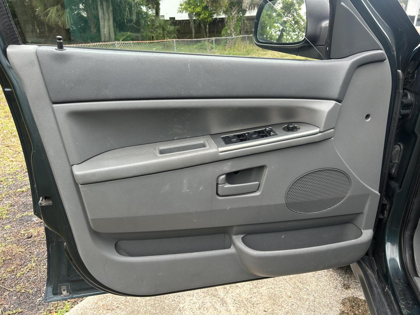 2005 Jeep Grand Cherokee Laredo 2WD (1J4GS48K85C) with an 3.7L V6 SOHC 12V engine, 5-Speed Automatic Overdrive transmission, located at 1758 Cassat Ave., Jacksonville, FL, 32210, (904) 384-2799, 30.286720, -81.730652 - CASH SPECIAL*****2005 JEEP GRAND CHEROKEE LAREDO*****$3499.00 PLUS TAX, TAG, AND TITLE*****213,756 MILES RUNS GREAT ICE-COLD AIR CONDITIONING 3.7L V6 LEATHER ALLOYS CALL US @ 904-384-2799 YOU WON'T REGRET IT - Photo#6