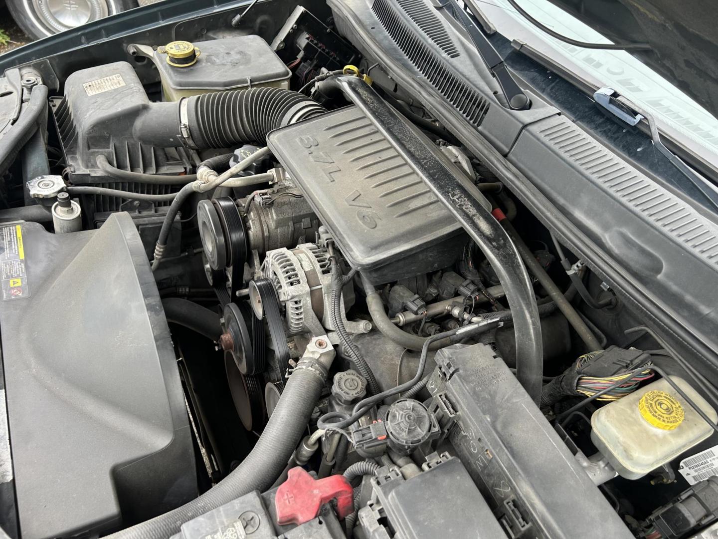 2005 Jeep Grand Cherokee Laredo 2WD (1J4GS48K85C) with an 3.7L V6 SOHC 12V engine, 5-Speed Automatic Overdrive transmission, located at 1758 Cassat Ave., Jacksonville, FL, 32210, (904) 384-2799, 30.286720, -81.730652 - CASH SPECIAL*****2005 JEEP GRAND CHEROKEE LAREDO*****$3499.00 PLUS TAX, TAG, AND TITLE*****213,756 MILES RUNS GREAT ICE-COLD AIR CONDITIONING 3.7L V6 LEATHER ALLOYS CALL US @ 904-384-2799 YOU WON'T REGRET IT - Photo#22