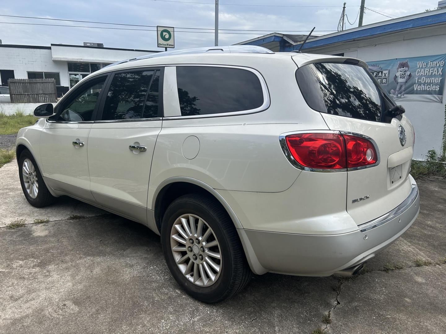 2011 Buick Enclave CXL-1 FWD (5GAKRBED1BJ) with an 3.6L V6 DOHC 24V engine, 6-Speed Automatic Overdrive transmission, located at 1758 Cassat Ave., Jacksonville, FL, 32210, (904) 384-2799, 30.286720, -81.730652 - ***** CASH BLOWOUT SPECIAL ***** $2499.00 PLUS TAX, TAG, AND TITLE ***** 2011 BUICK ENCLAVE CXL MODEL ONLY 166,548 MILES LEATHER ALLOYS TINT RUNS AND DRIVES GREAT CALL US @ 904-384-2799 BEFORE THIS SWEET DEAL IS GONE!!!!! - Photo#4