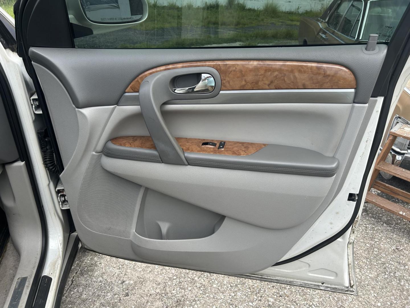 2011 Buick Enclave CXL-1 FWD (5GAKRBED1BJ) with an 3.6L V6 DOHC 24V engine, 6-Speed Automatic Overdrive transmission, located at 1758 Cassat Ave., Jacksonville, FL, 32210, (904) 384-2799, 30.286720, -81.730652 - ***** CASH BLOWOUT SPECIAL ***** $2499.00 PLUS TAX, TAG, AND TITLE ***** 2011 BUICK ENCLAVE CXL MODEL ONLY 166,548 MILES LEATHER ALLOYS TINT RUNS AND DRIVES GREAT CALL US @ 904-384-2799 BEFORE THIS SWEET DEAL IS GONE!!!!! - Photo#13