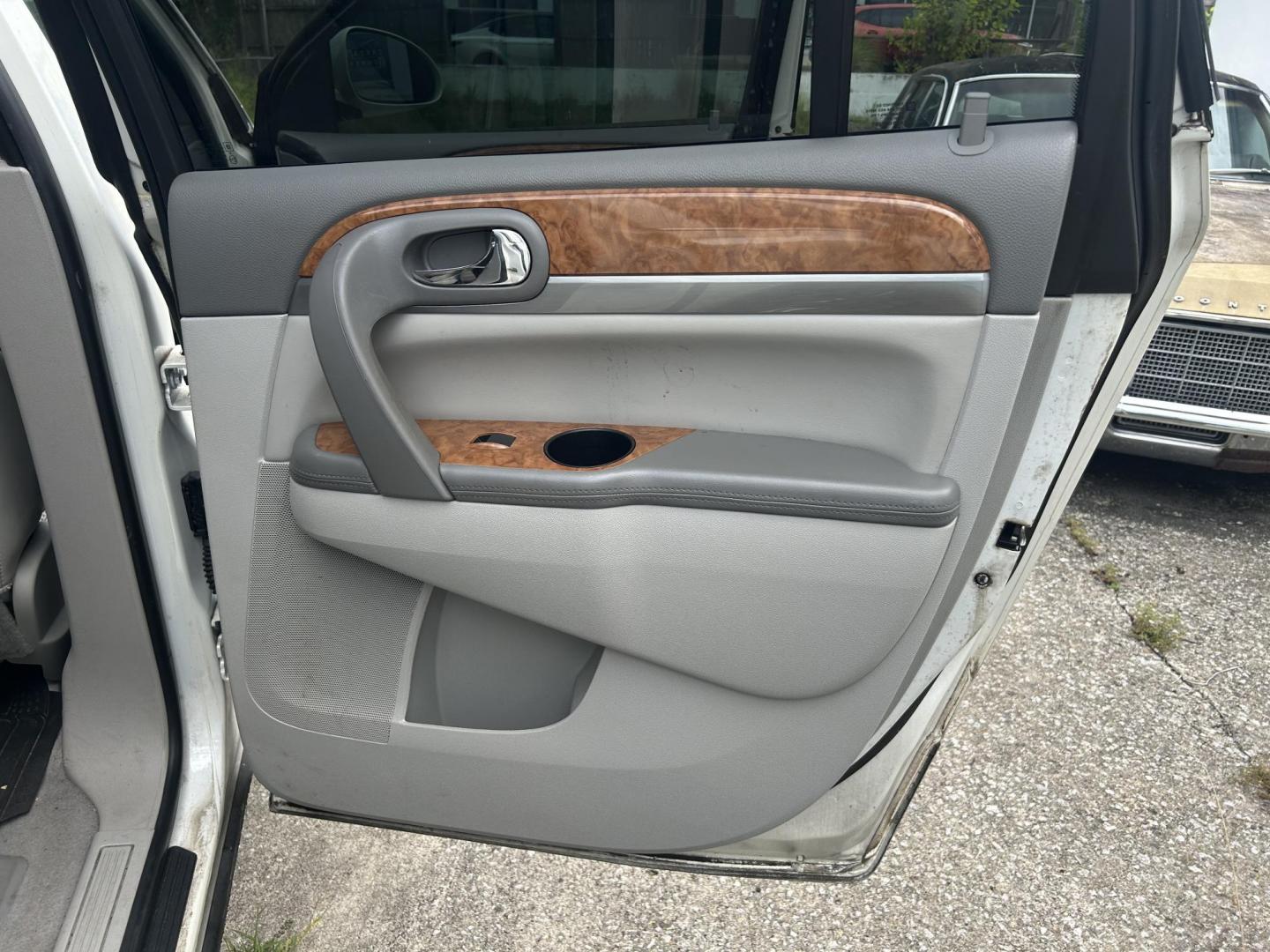 2011 Buick Enclave CXL-1 FWD (5GAKRBED1BJ) with an 3.6L V6 DOHC 24V engine, 6-Speed Automatic Overdrive transmission, located at 1758 Cassat Ave., Jacksonville, FL, 32210, (904) 384-2799, 30.286720, -81.730652 - ***** CASH BLOWOUT SPECIAL ***** $2499.00 PLUS TAX, TAG, AND TITLE ***** 2011 BUICK ENCLAVE CXL MODEL ONLY 166,548 MILES LEATHER ALLOYS TINT RUNS AND DRIVES GREAT CALL US @ 904-384-2799 BEFORE THIS SWEET DEAL IS GONE!!!!! - Photo#16