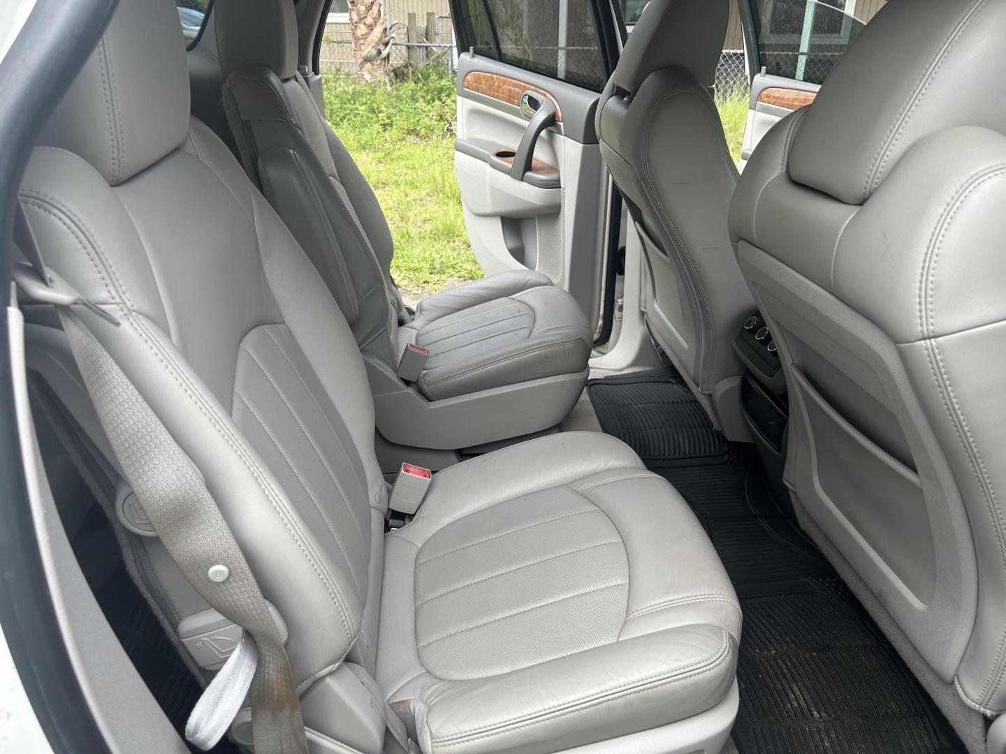 2011 Buick Enclave CXL-1 FWD (5GAKRBED1BJ) with an 3.6L V6 DOHC 24V engine, 6-Speed Automatic Overdrive transmission, located at 1758 Cassat Ave., Jacksonville, FL, 32210, (904) 384-2799, 30.286720, -81.730652 - ***** CASH BLOWOUT SPECIAL ***** $2499.00 PLUS TAX, TAG, AND TITLE ***** 2011 BUICK ENCLAVE CXL MODEL ONLY 166,548 MILES LEATHER ALLOYS TINT RUNS AND DRIVES GREAT CALL US @ 904-384-2799 BEFORE THIS SWEET DEAL IS GONE!!!!! - Photo#17
