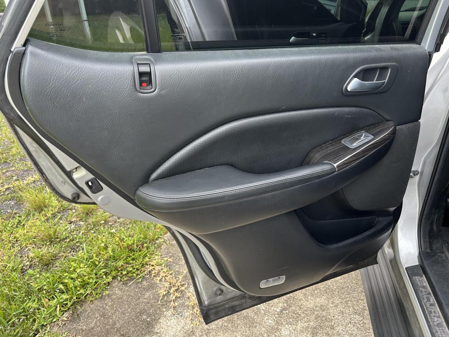 2006 Acura MDX Touring with Navigation System (2HNYD18856H) with an 3.5L V6 SOHC 24V engine, 5-Speed Automatic Overdrive transmission, located at 1758 Cassat Ave., Jacksonville, FL, 32210, (904) 384-2799, 30.286720, -81.730652 - ***** CASH SPECIAL ***** $3299.00 PLUS TAX, TAG, AND TITLE ***** 2006 ACURA MDX TOURING EDITION WITH NAVIGATION SYSTEM 4-DOOR 262,059 MILES ALLOYS TINT LEATHER SUNROOF AND MUCH MORE RUNS GREAT WELL-MAINTAINED ICE-COLD-AIR-CONDITIONING CALL US @ 904-384-2799 BEFORE IT'S SOLD - Photo#10