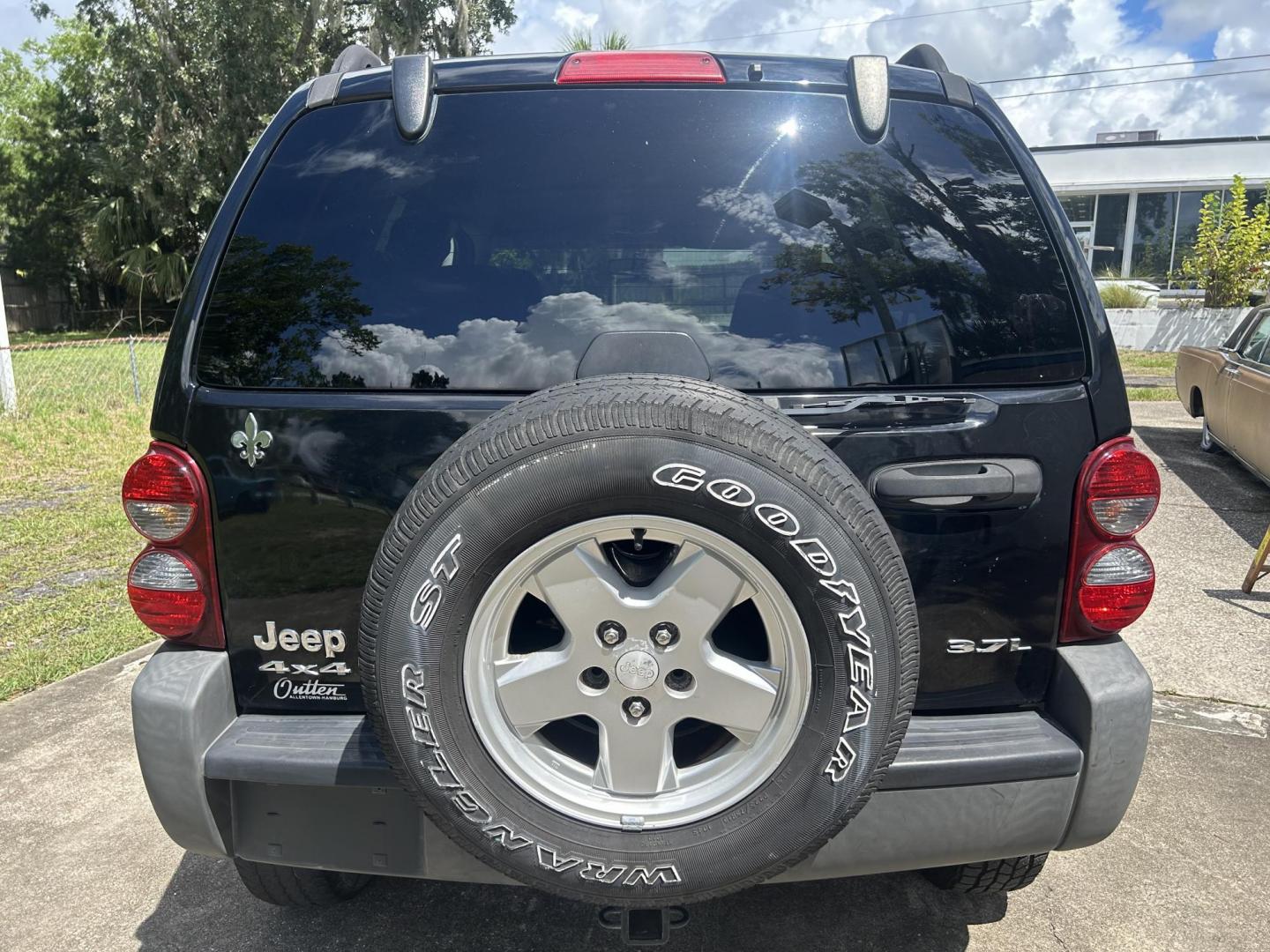 2006 Jeep Liberty Sport 4WD (1J4GL48K36W) with an 3.7L V6 SOHC 12V engine, located at 1758 Cassat Ave., Jacksonville, FL, 32210, (904) 384-2799, 30.286720, -81.730652 - ***** CASH SPECIAL ***** $2999.00 PLUS TAX, TAG, AND TITLE ***** 2006 JEEP LIBERTY SPORT 4X4 ***** ALLOYS AUTOMATIC TRANSMISSION TOW PACKAGE TINT REMOTE KEYLESS ENRTY ICE-COLD-AIR-CONDITIONING RUNS GREAT CALL TODAY @ 904-384-2799 BEFORE IT'S SOLD - Photo#5