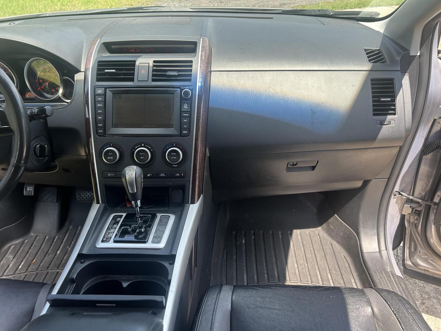 2008 Mazda CX-9 Grand Touring FWD (JM3TB28A380) with an 3.7L V6 DOHC 24V engine, 6-Speed Automatic Overdrive transmission, located at 1758 Cassat Ave., Jacksonville, FL, 32210, (904) 384-2799, 30.286720, -81.730652 - ***** CASH SPECIAL ***** $2999.00 PLUS TAX, TAG, AND TITLE ***** 2008 MAZDA CX-9 ***** 3RD ROW SEATING ***** RUNS AND SHIFTS GREAT ICE-COLD AIR-CONDITIONING NAVIAGTION SYSTEM LEATHER ALLOYS SUNROOF FULLY EQUIPPED PRICE IS LOW ONLY BECAUSE OF CONDITION OF PAINT THIS ONE WILL NOT LAST CALL US @ 904-38 - Photo#19