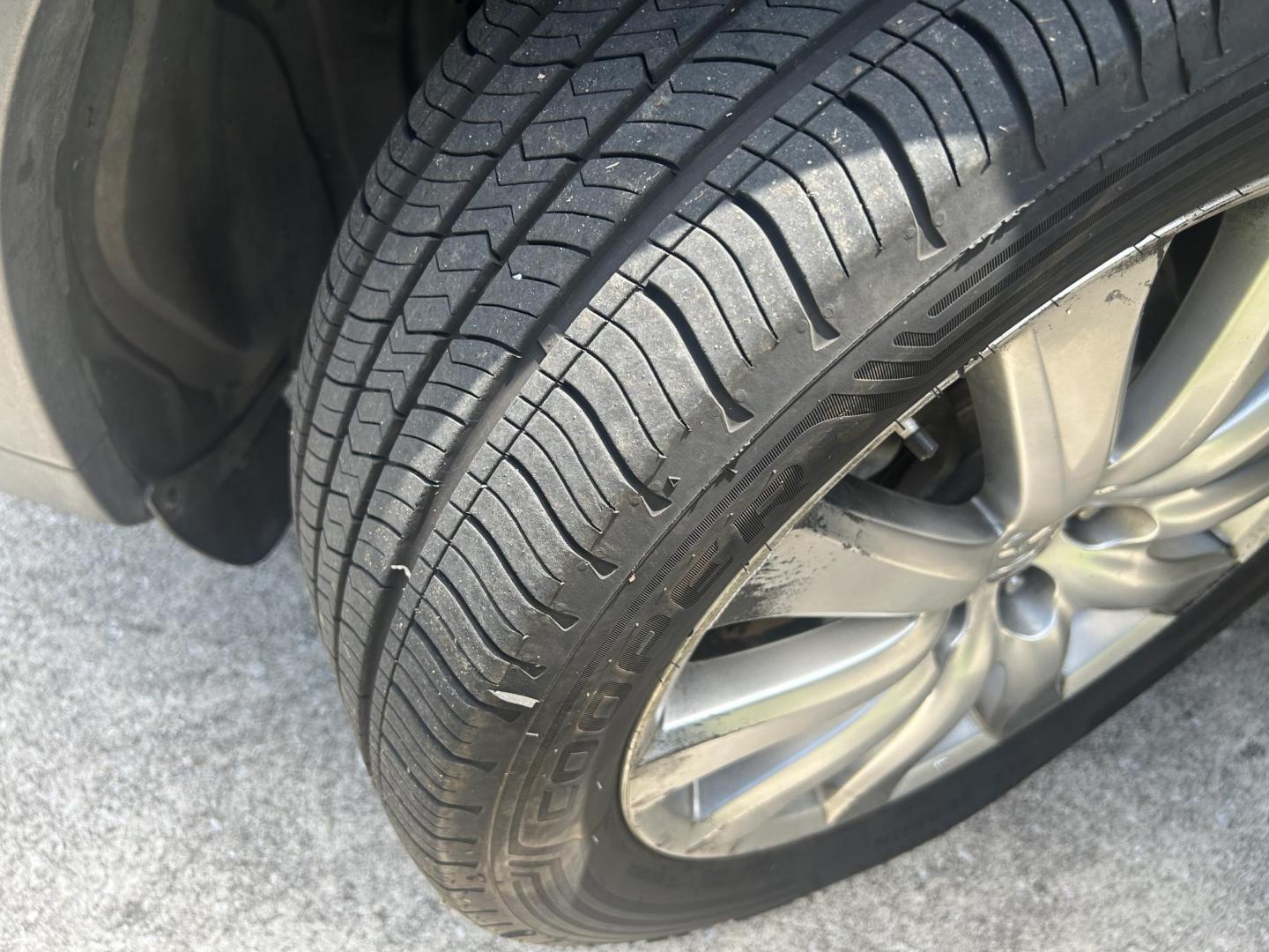 2008 Mazda CX-9 Grand Touring FWD (JM3TB28A380) with an 3.7L V6 DOHC 24V engine, 6-Speed Automatic Overdrive transmission, located at 1758 Cassat Ave., Jacksonville, FL, 32210, (904) 384-2799, 30.286720, -81.730652 - ***** CASH SPECIAL ***** $2999.00 PLUS TAX, TAG, AND TITLE ***** 2008 MAZDA CX-9 ***** 3RD ROW SEATING ***** RUNS AND SHIFTS GREAT ICE-COLD AIR-CONDITIONING NAVIAGTION SYSTEM LEATHER ALLOYS SUNROOF FULLY EQUIPPED PRICE IS LOW ONLY BECAUSE OF CONDITION OF PAINT THIS ONE WILL NOT LAST CALL US @ 904-38 - Photo#30