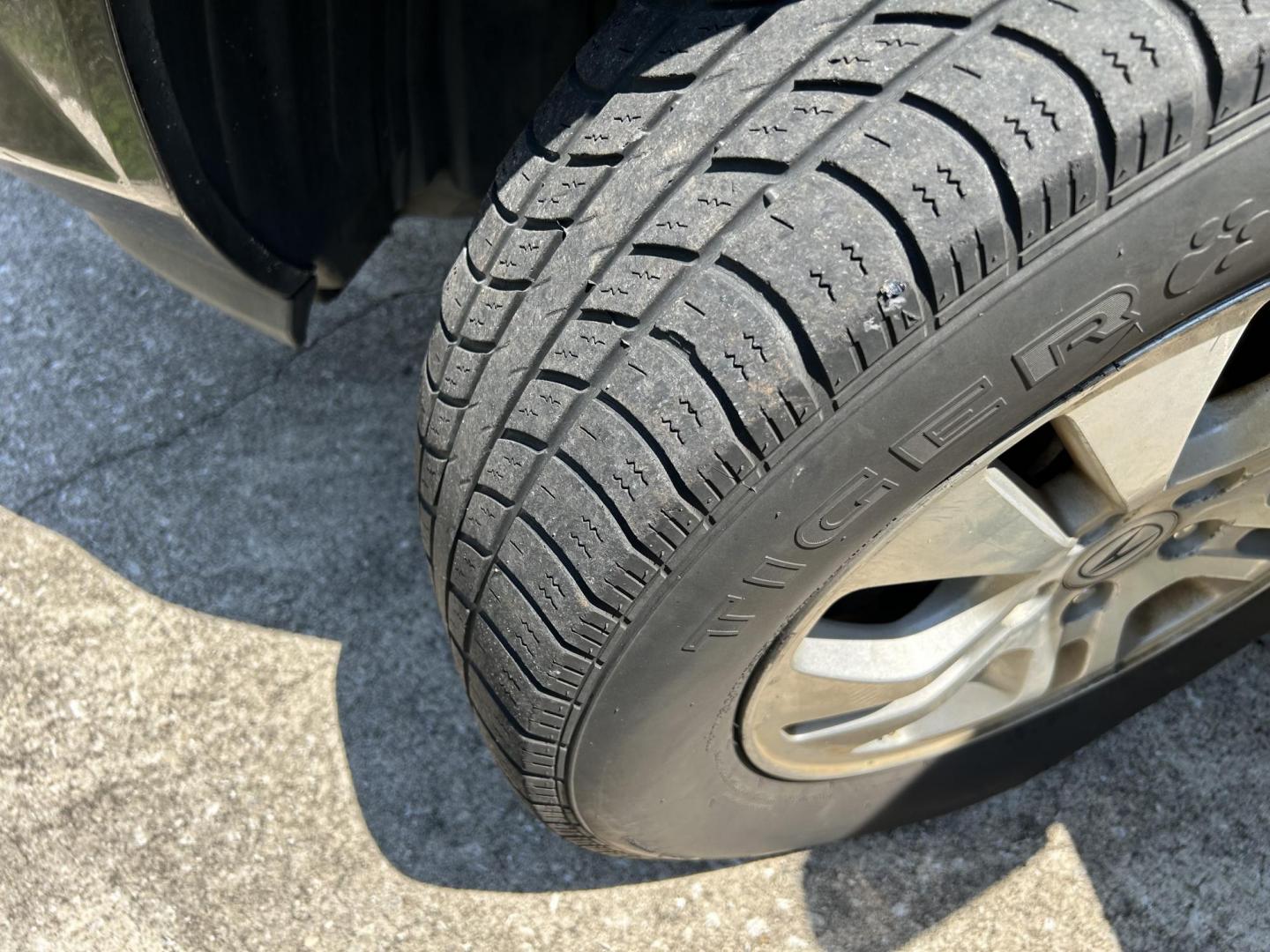 2003 Acura MDX Touring (2HNYD18643H) with an 3.5L V6 SOHC 24V engine, 5-Speed Automatic Overdrive transmission, located at 1758 Cassat Ave., Jacksonville, FL, 32210, (904) 384-2799, 30.286720, -81.730652 - ***** CASH DEAL ***** $1999.00 PLUS TAX, TAG, AND TITLE ***** 2003 ACURA MDX 266,945 MILES RUNS GOOD ICE-COLD AIR-CONDITIONING LEATHER ALLOYS SUNROOF AND MUCH MORE VEHICLE HAS FRONT END ISSUE PULLS TO THE RIGHT WE DON'T FIX CARS HERE SO BRING YOUR MECHANIC CALL ROB @ 904-384-2799 - Photo#26