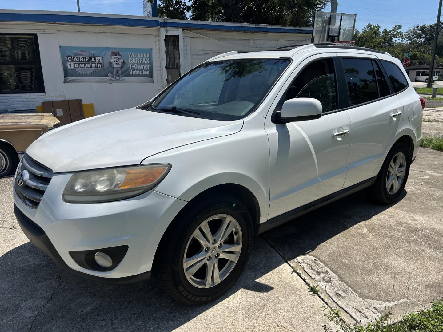 2012 Hyundai Santa Fe Limited 2.4 FWD (5XYZK3ABXCG) with an 2.4L L4 DOHC 16V engine, 6-Speed Automatic transmission, located at 1758 Cassat Ave., Jacksonville, FL, 32210, (904) 384-2799, 30.286720, -81.730652 - ***** CASH BLOWOUT!!!!! ***** $3999.00 PLUS TAX, TAG, AND TITLE ***** 2012 HYUNDAI SANTA FE LIMITED MODEL 201,145 MILES RUNS AND LOOKS GREAT LEATHER ALLOYS ICE-COLD AIR-CONDITIONING SUNROOF CALL US @ 904-384-2799 TODAY!! DON'T WAIT ANY LONGER!!! - Photo#1
